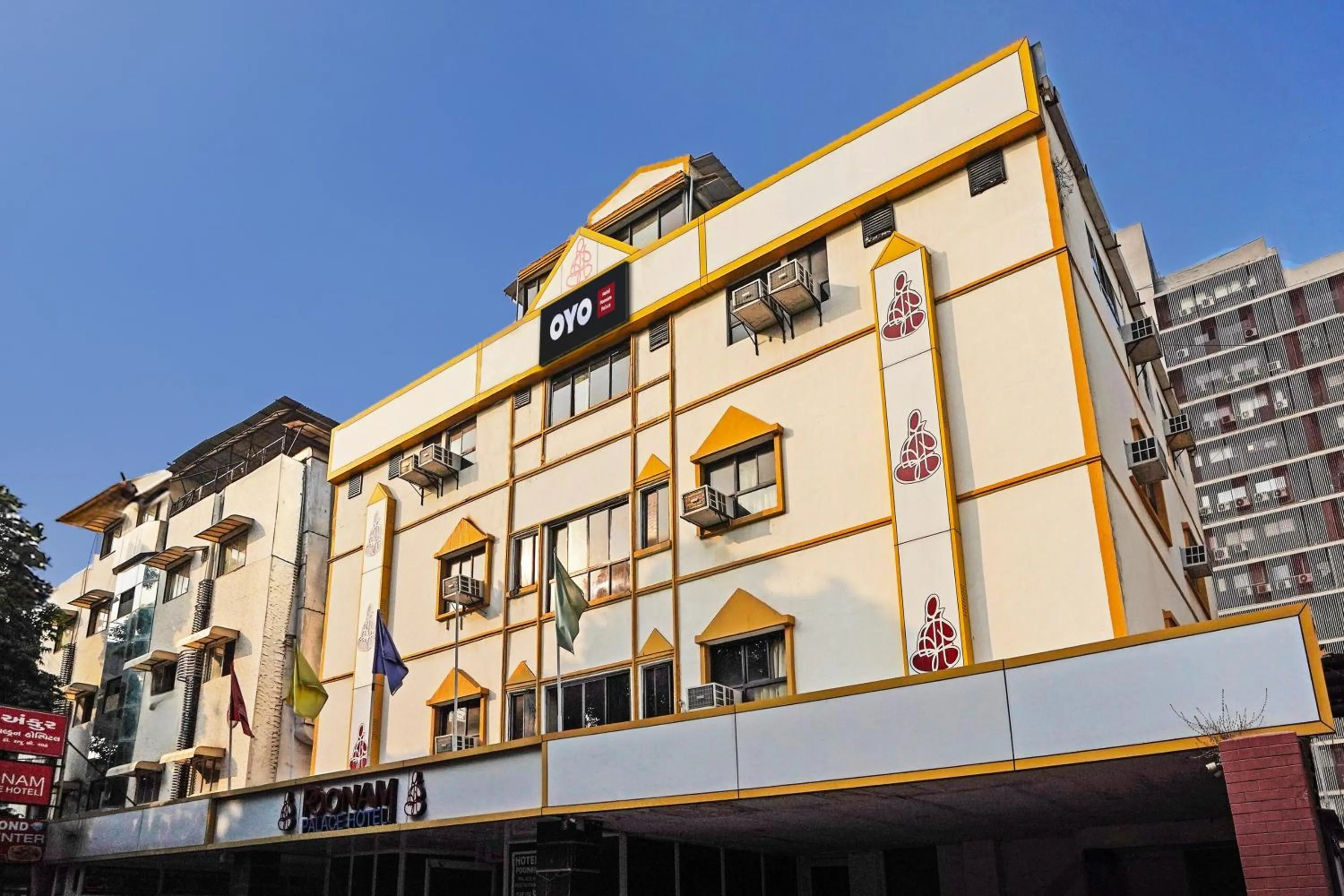 Facade/entrance in Hotel O Poonam Palace