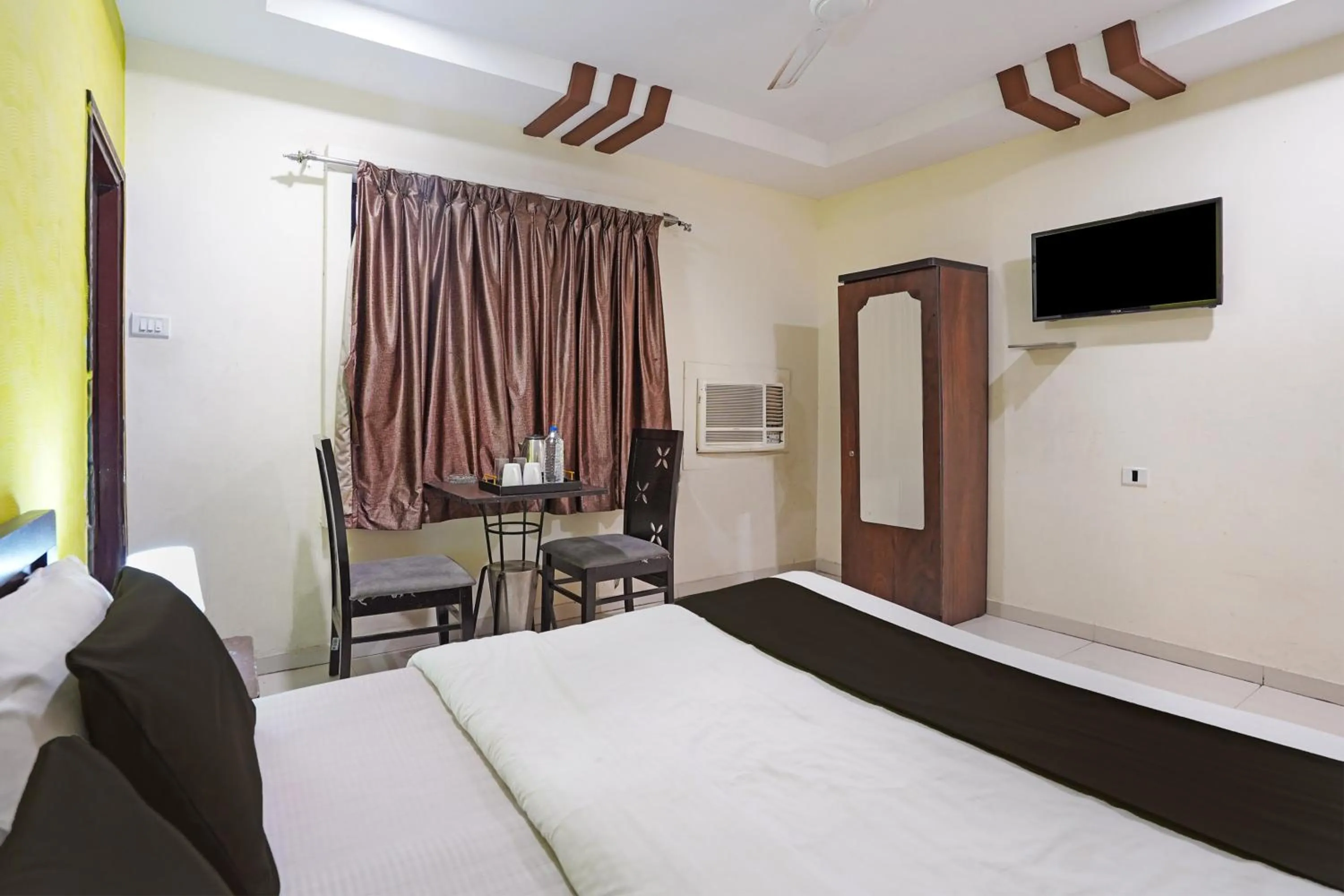 Bedroom in Hotel O Poonam Palace