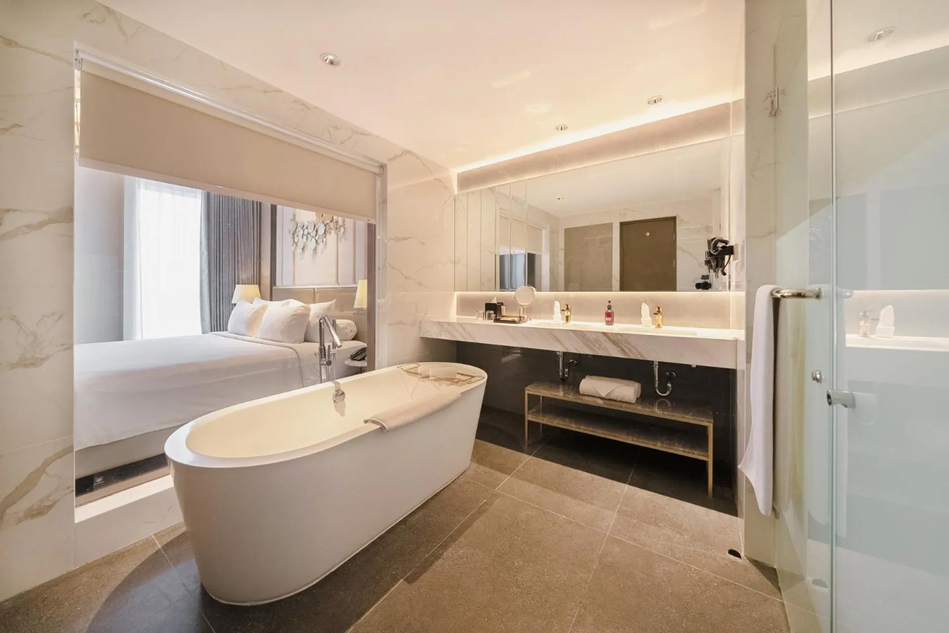 Bed in HARRIS Hotel & Conventions Gubeng