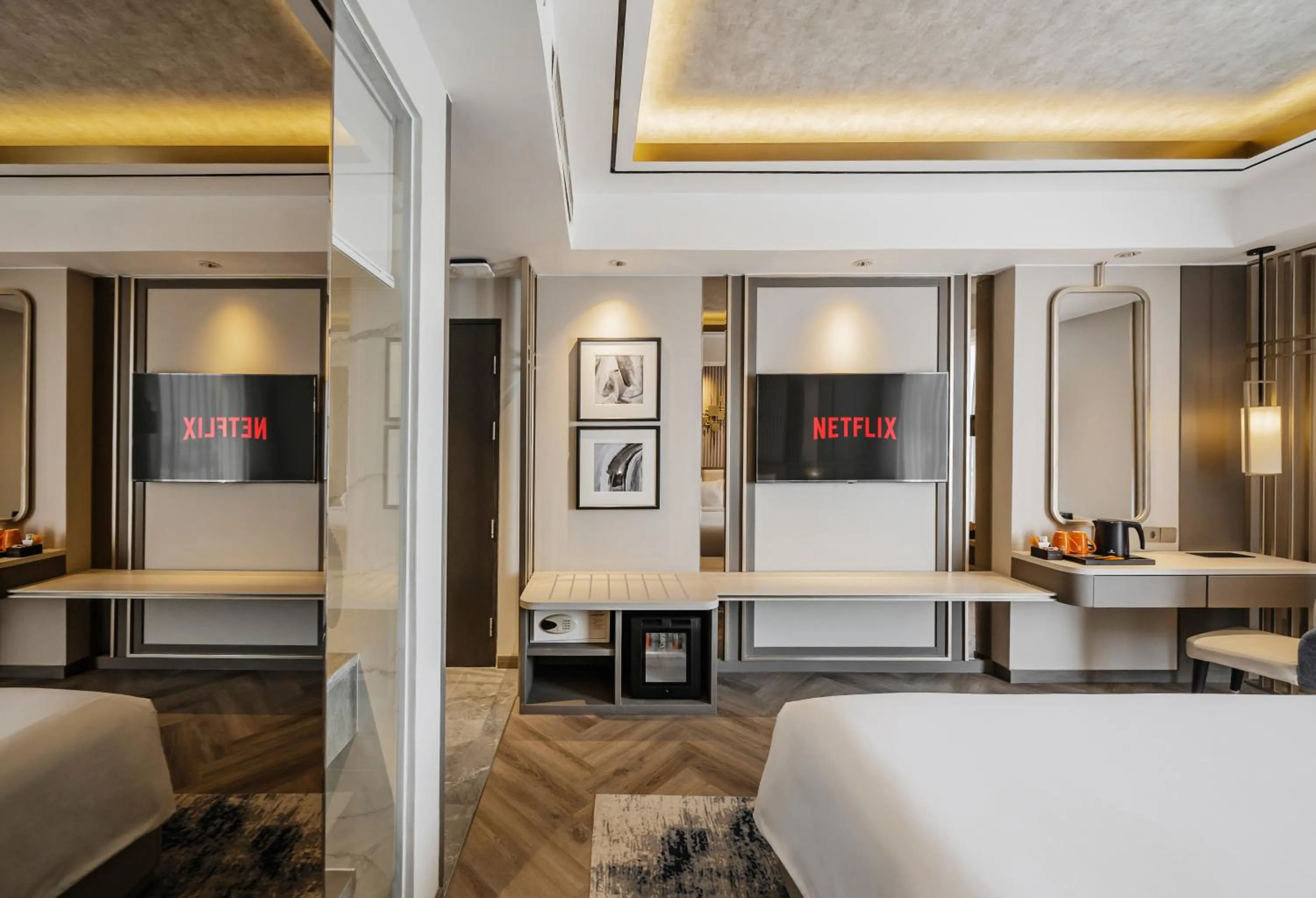 Bedroom, Bed in HARRIS Hotel & Conventions Gubeng