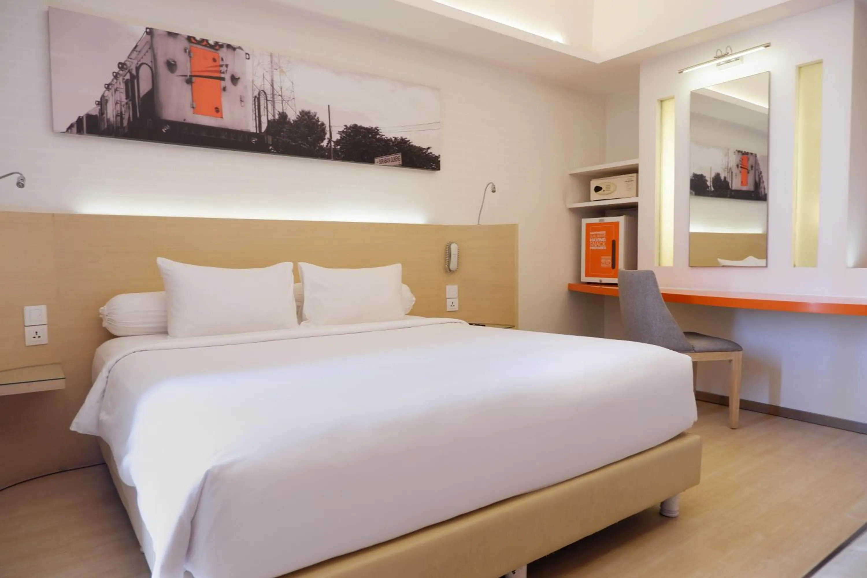 HARRIS Deluxe Room in HARRIS Hotel & Conventions Gubeng