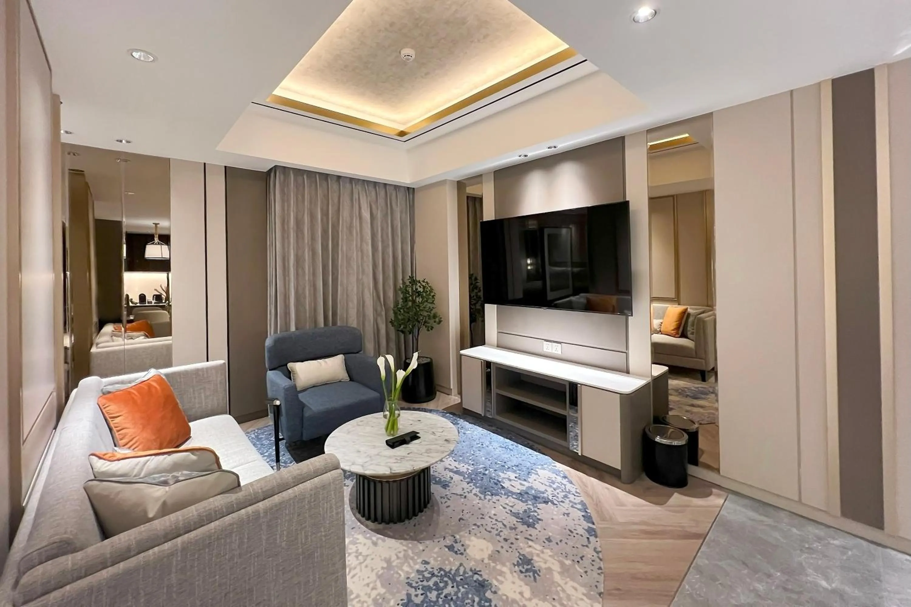 TV and multimedia in HARRIS Hotel & Conventions Gubeng