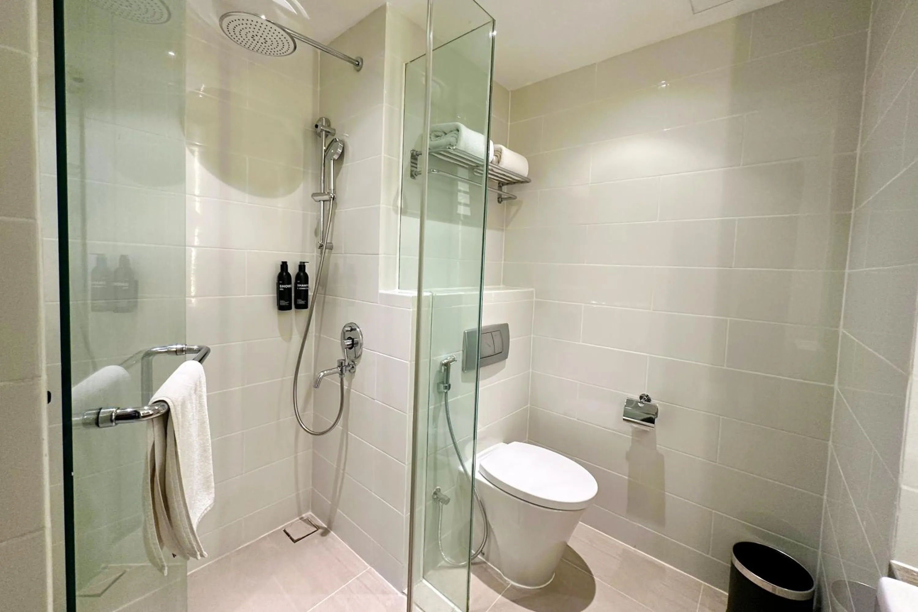 Bathroom in HARRIS Hotel & Conventions Gubeng