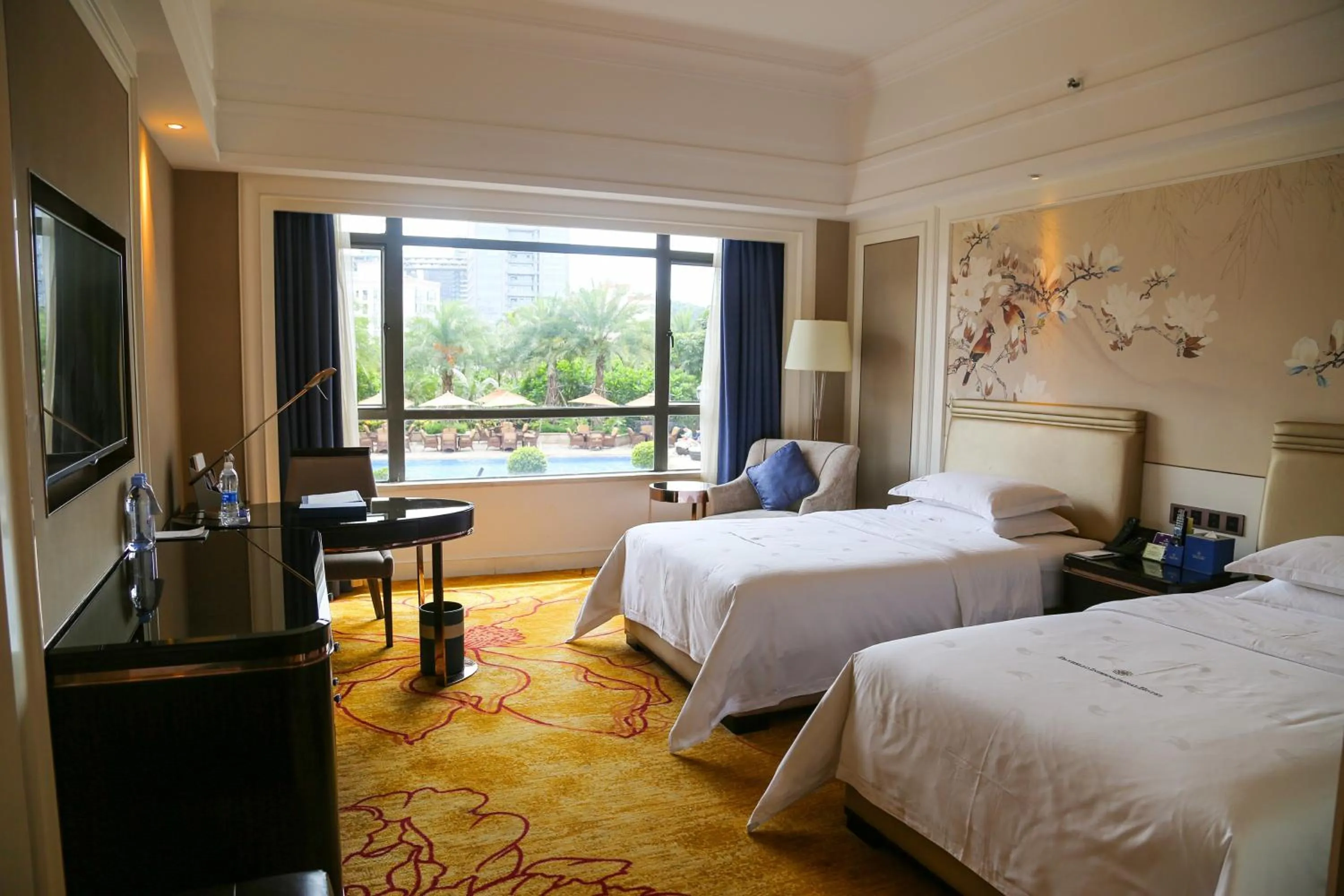 Photo of the whole room, Bed in Shenzhen Dayhello international Hotel (Baoan)