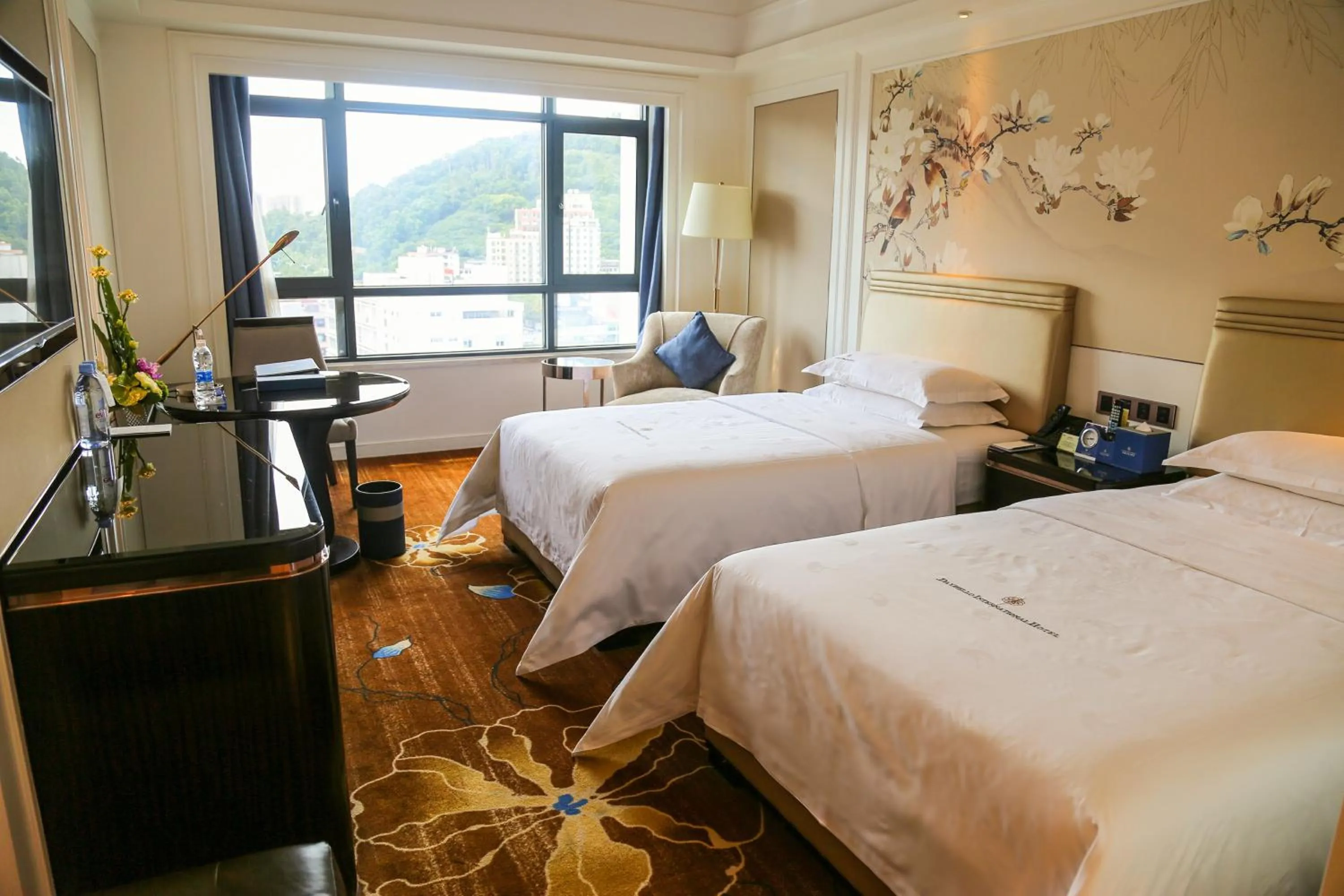 Balcony/Terrace, Bed in Shenzhen Dayhello international Hotel (Baoan)