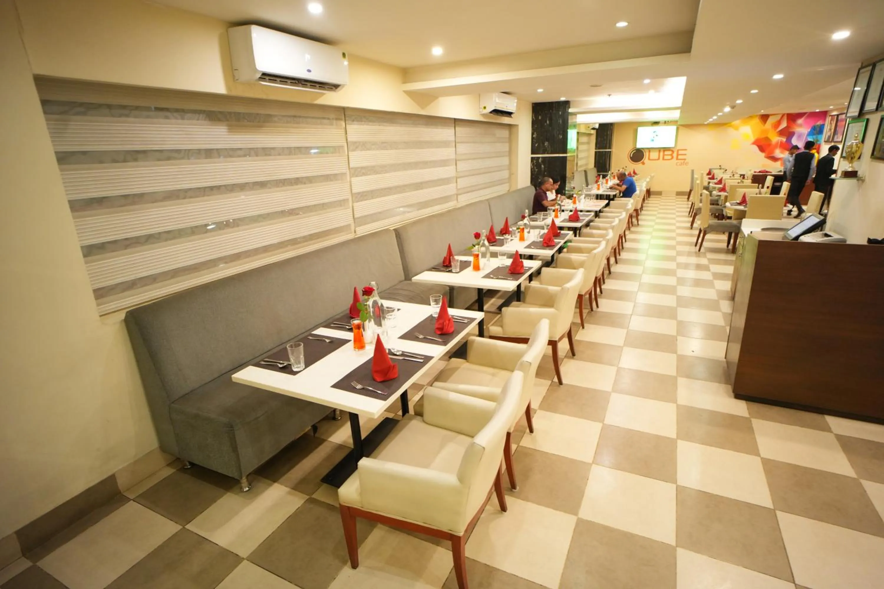 Restaurant/places to eat in The Altruist Business Hotel Hitech