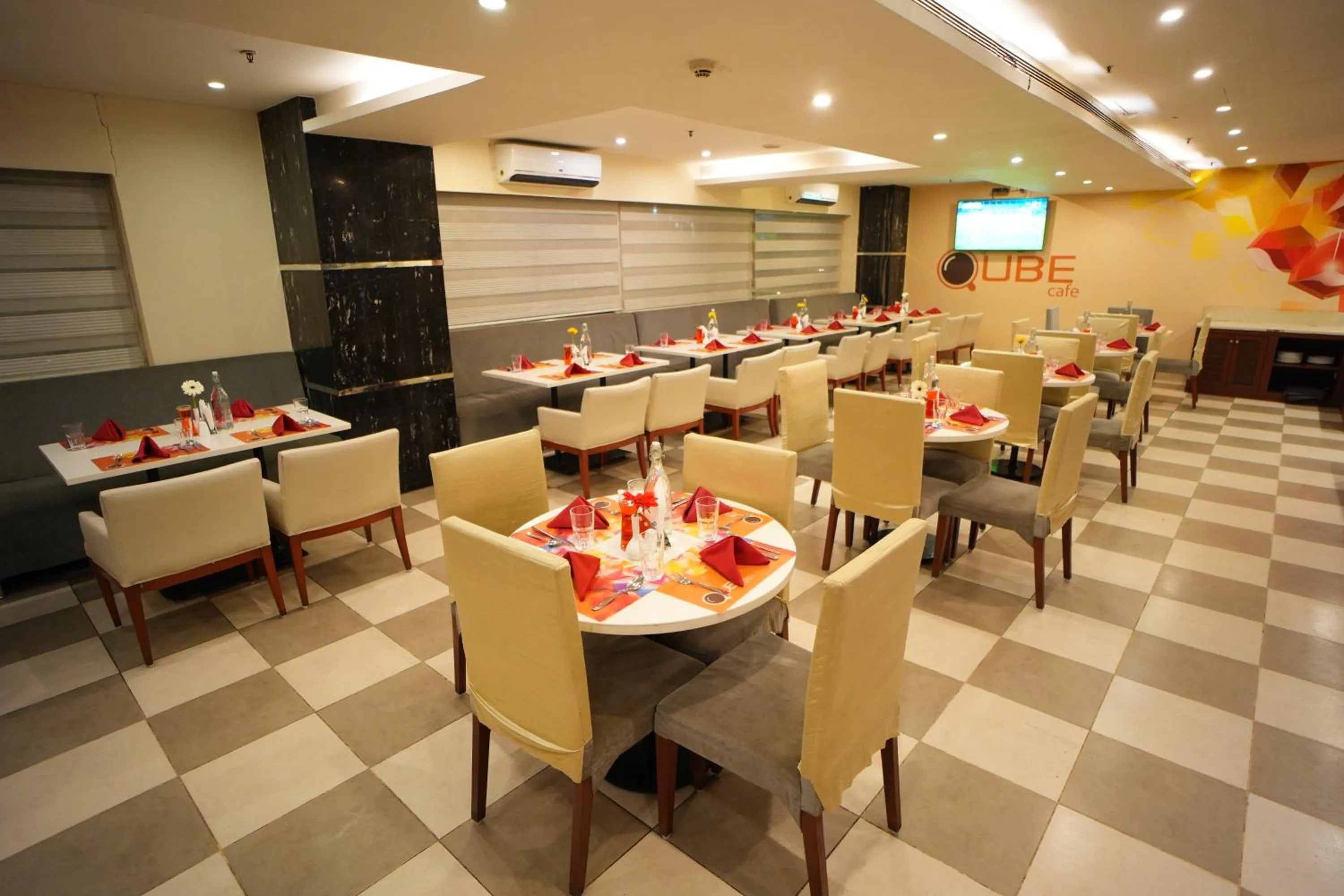 Restaurant/places to eat in The Altruist Business Hotel Hitech