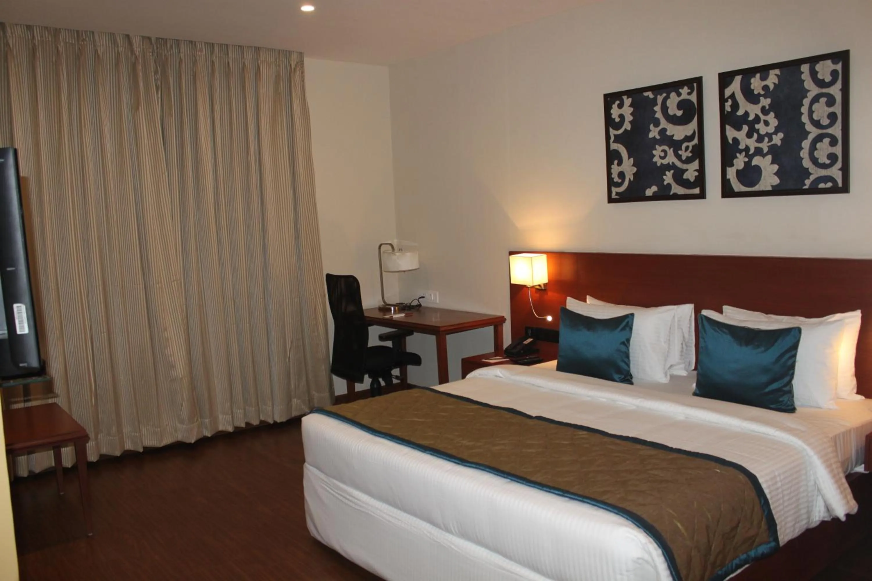 Property building, Bed in The Altruist Business Hotel Hitech