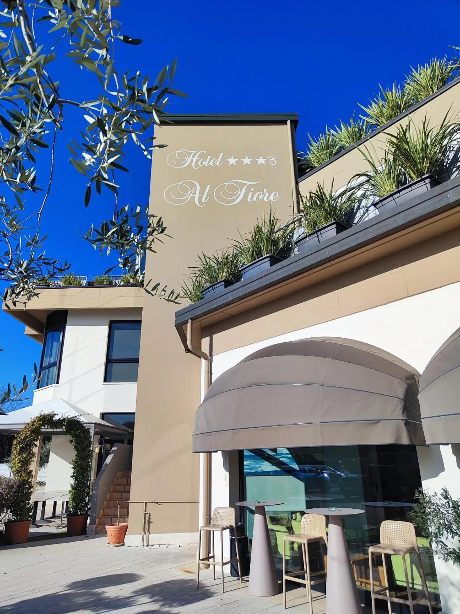 Property building in Hotel Ristorante Al Fiore