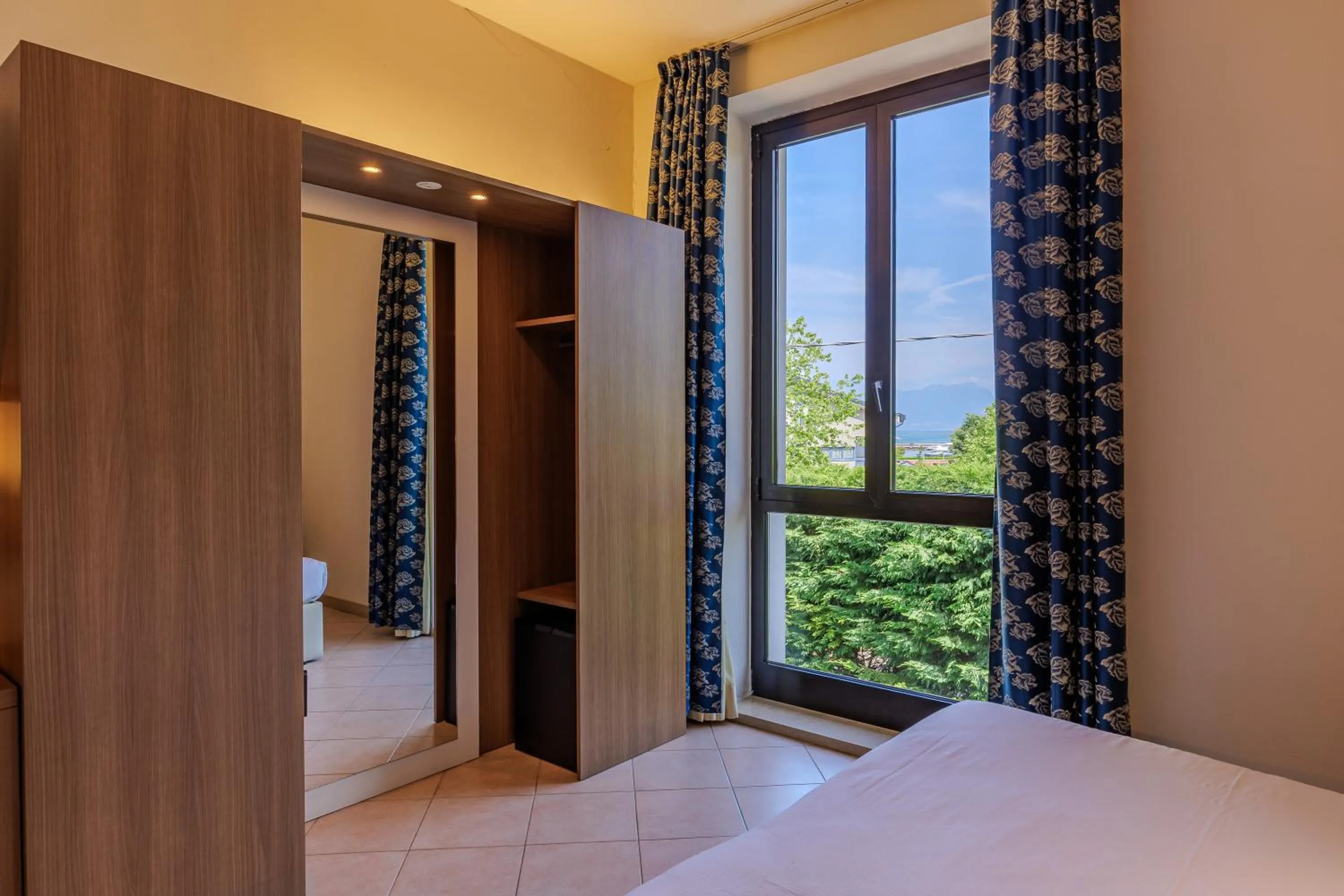 View (from property/room), Bed in Hotel Ristorante Al Fiore