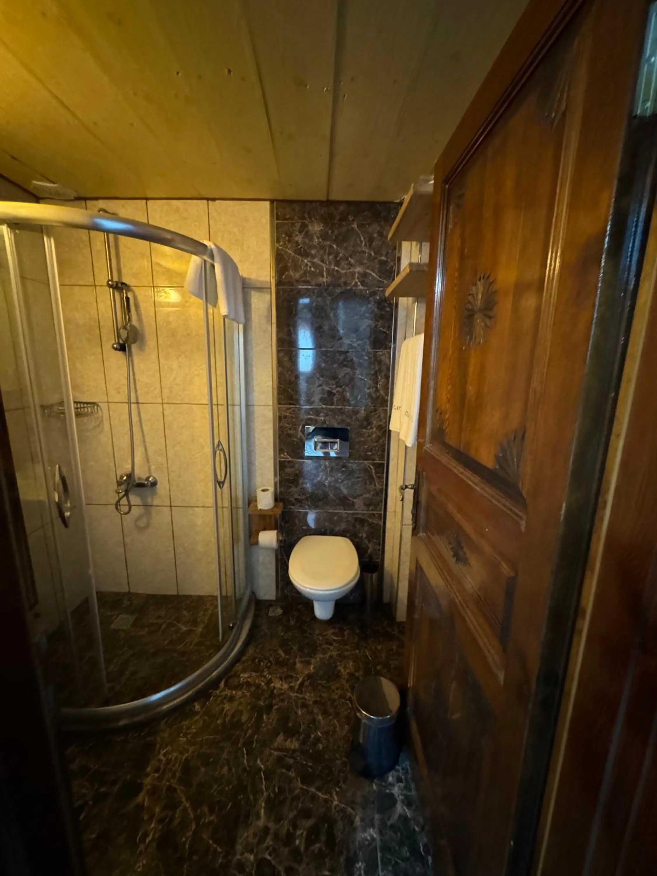 Shower in Casa Franco Old Town