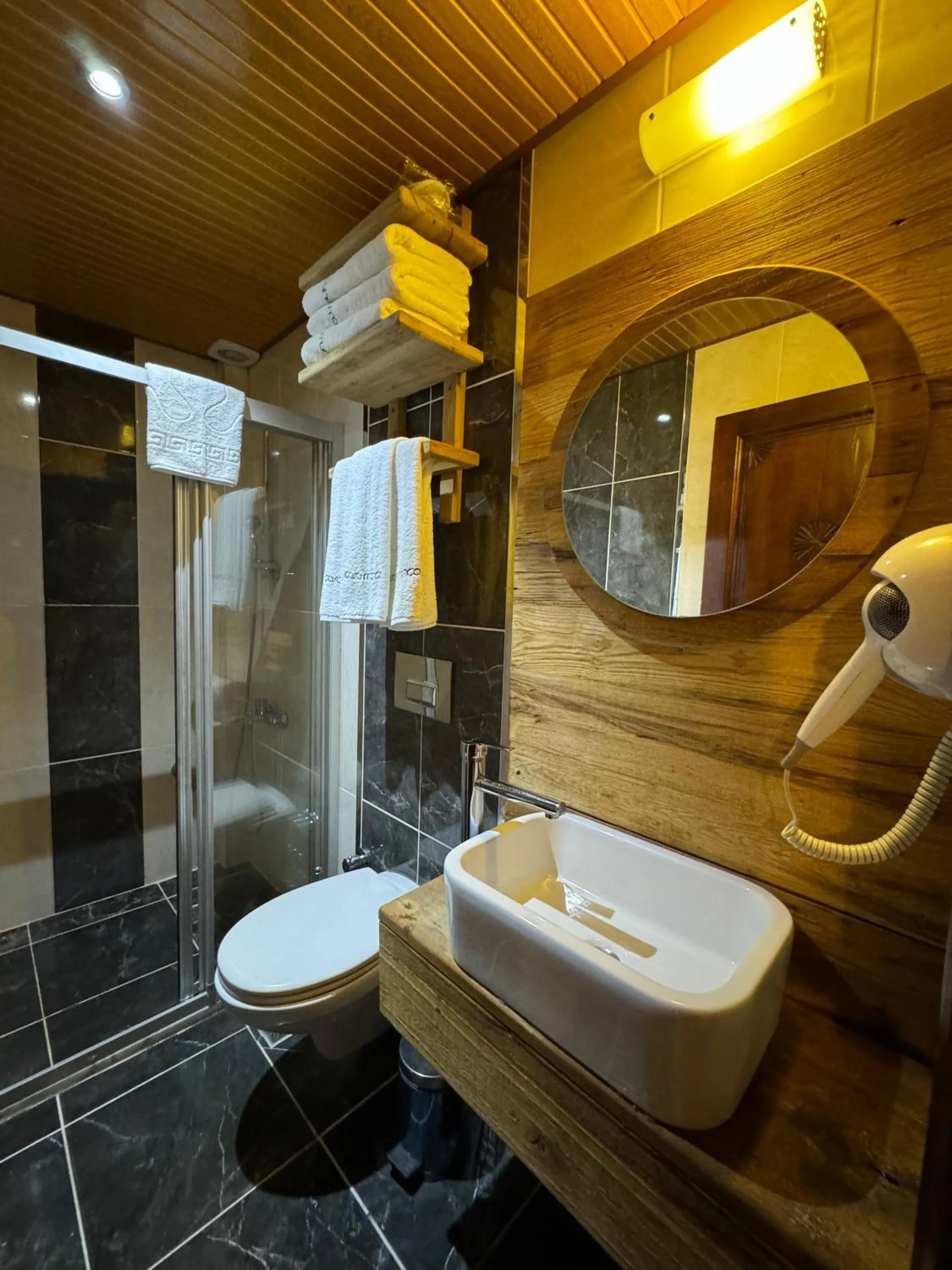 Shower in Casa Franco Old Town