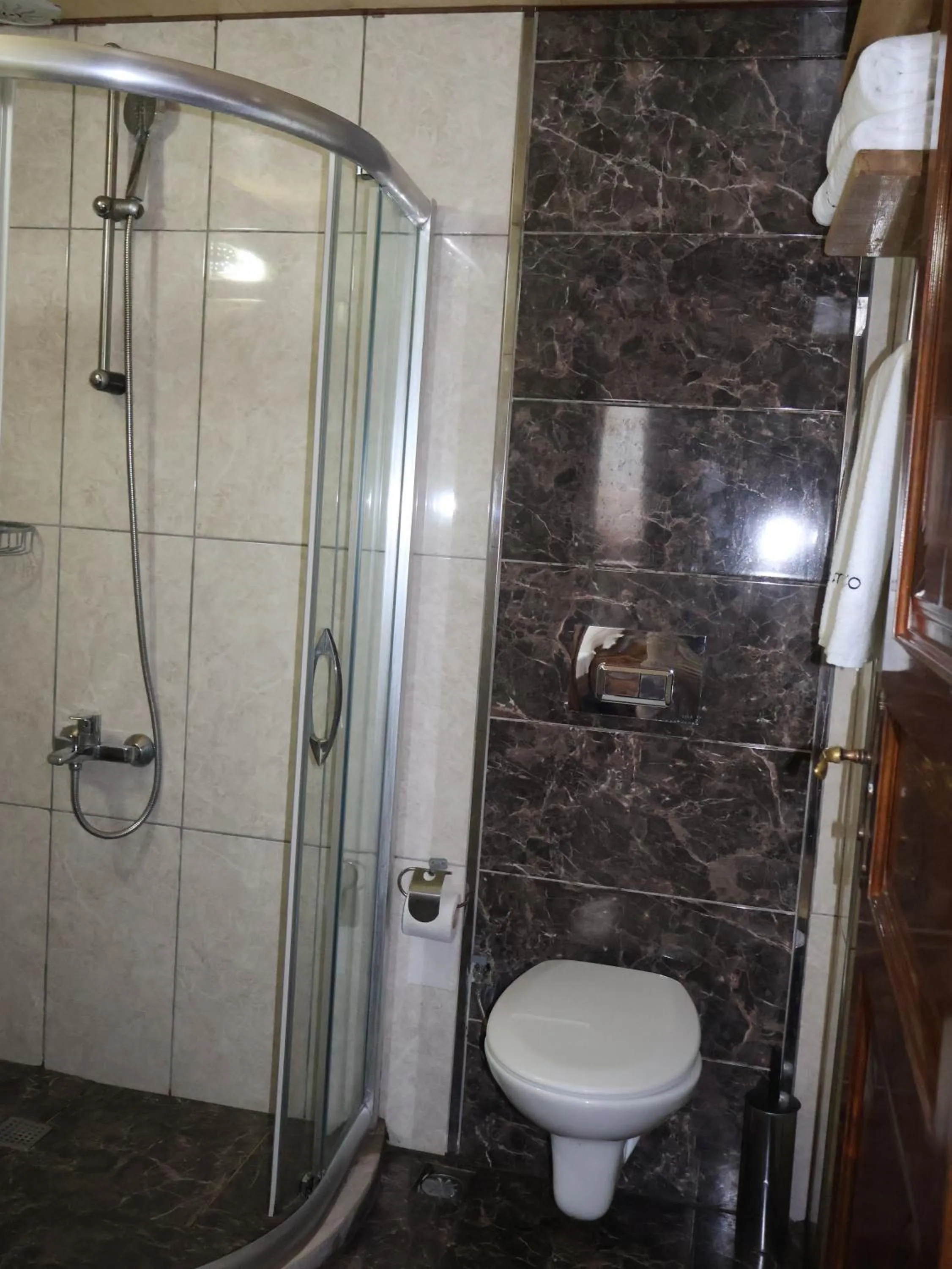 Shower in Casa Franco Old Town