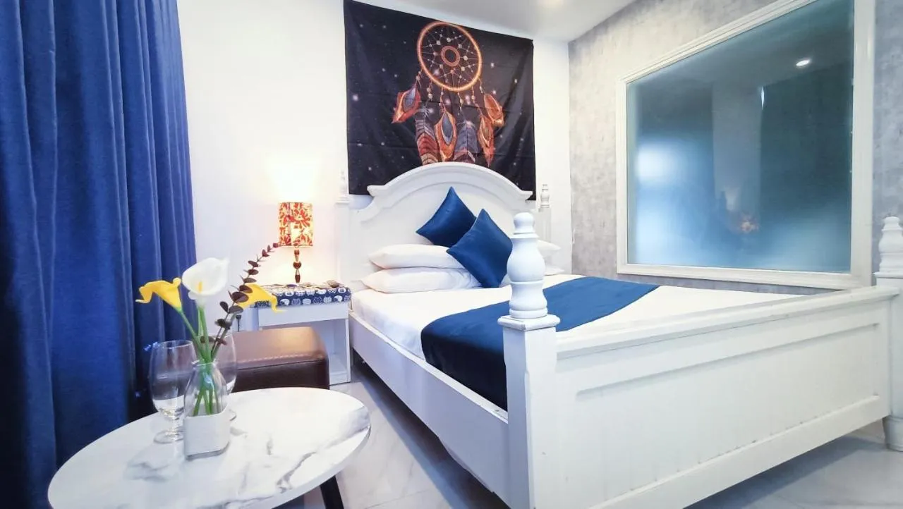 Bed in Queen Central Apartment Hotel