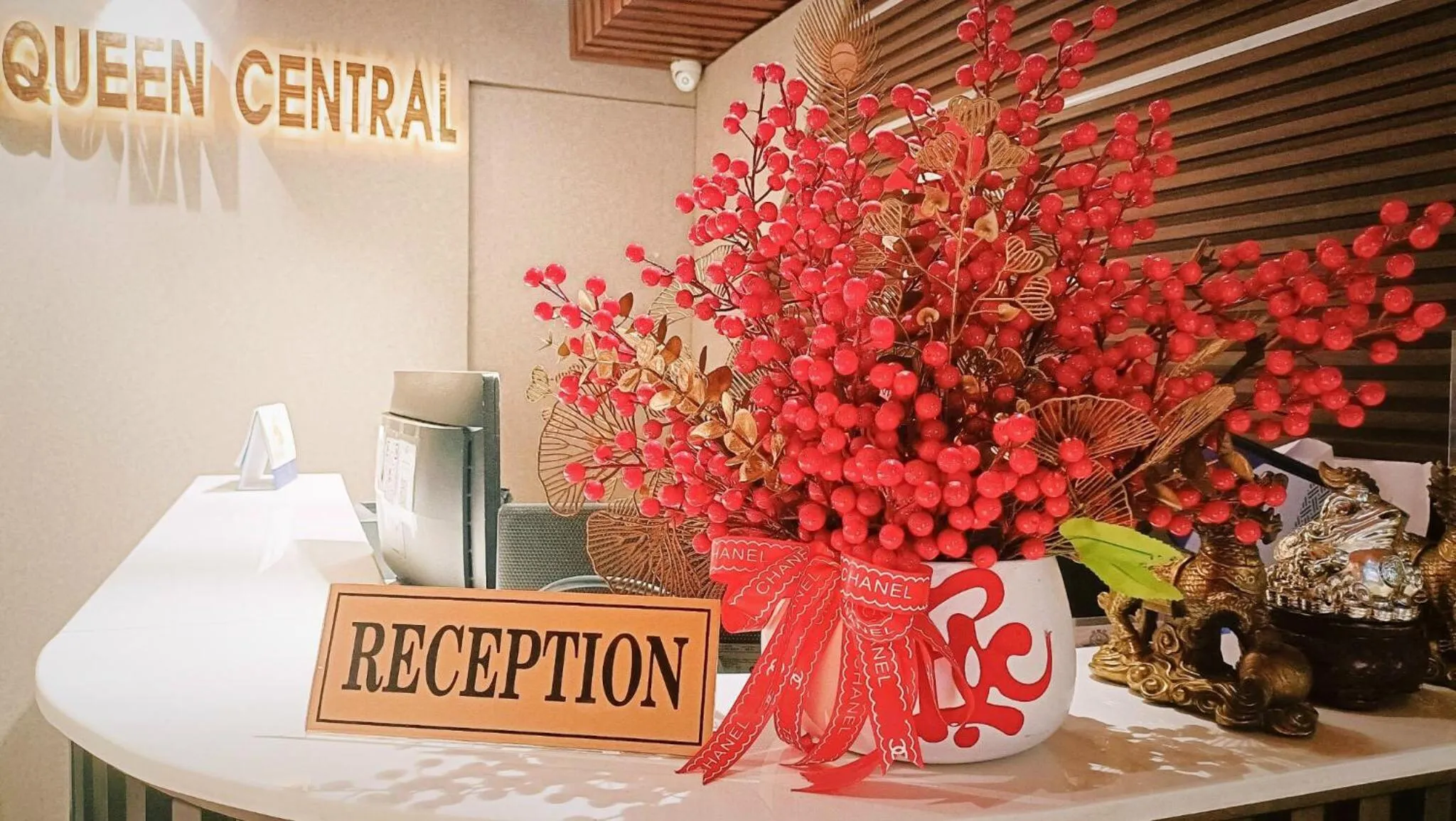 Lobby or reception in Queen Central Apartment Hotel