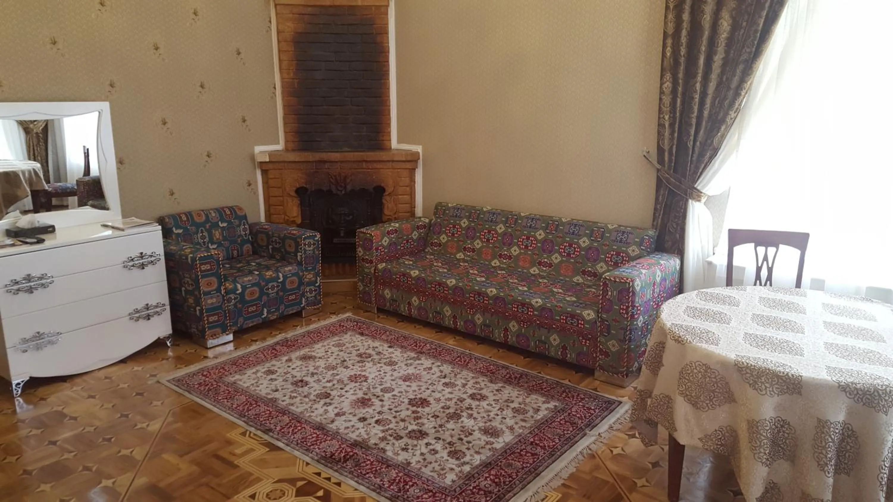 Living room in Premier Old Gates Hotel