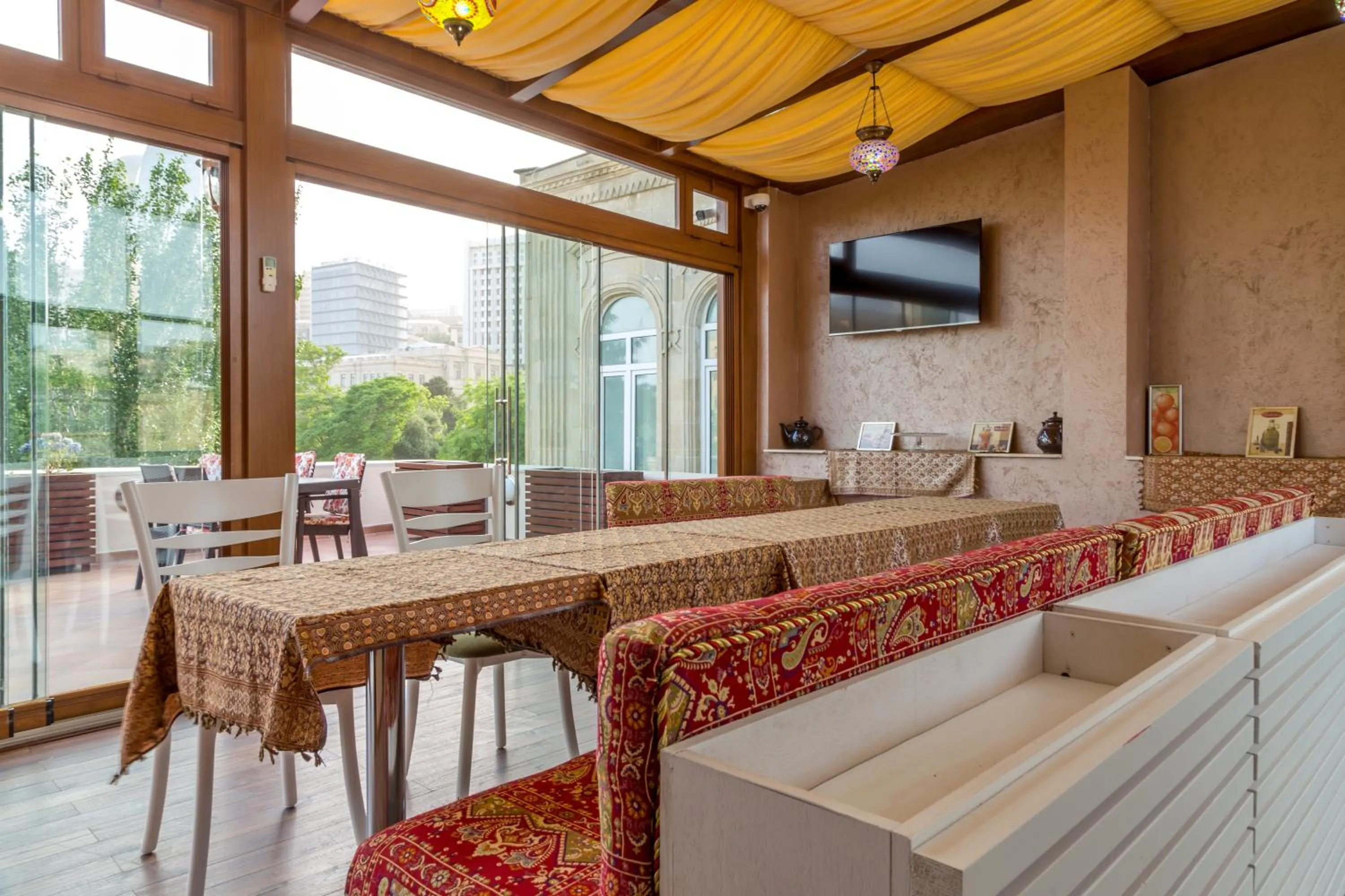 Balcony/Terrace in Premier Old Gates Hotel