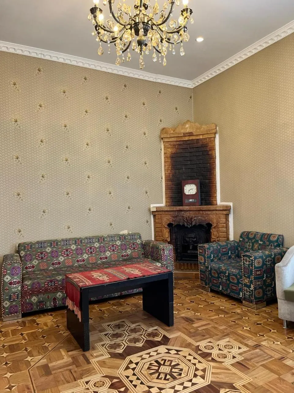 Living room in Premier Old Gates Hotel
