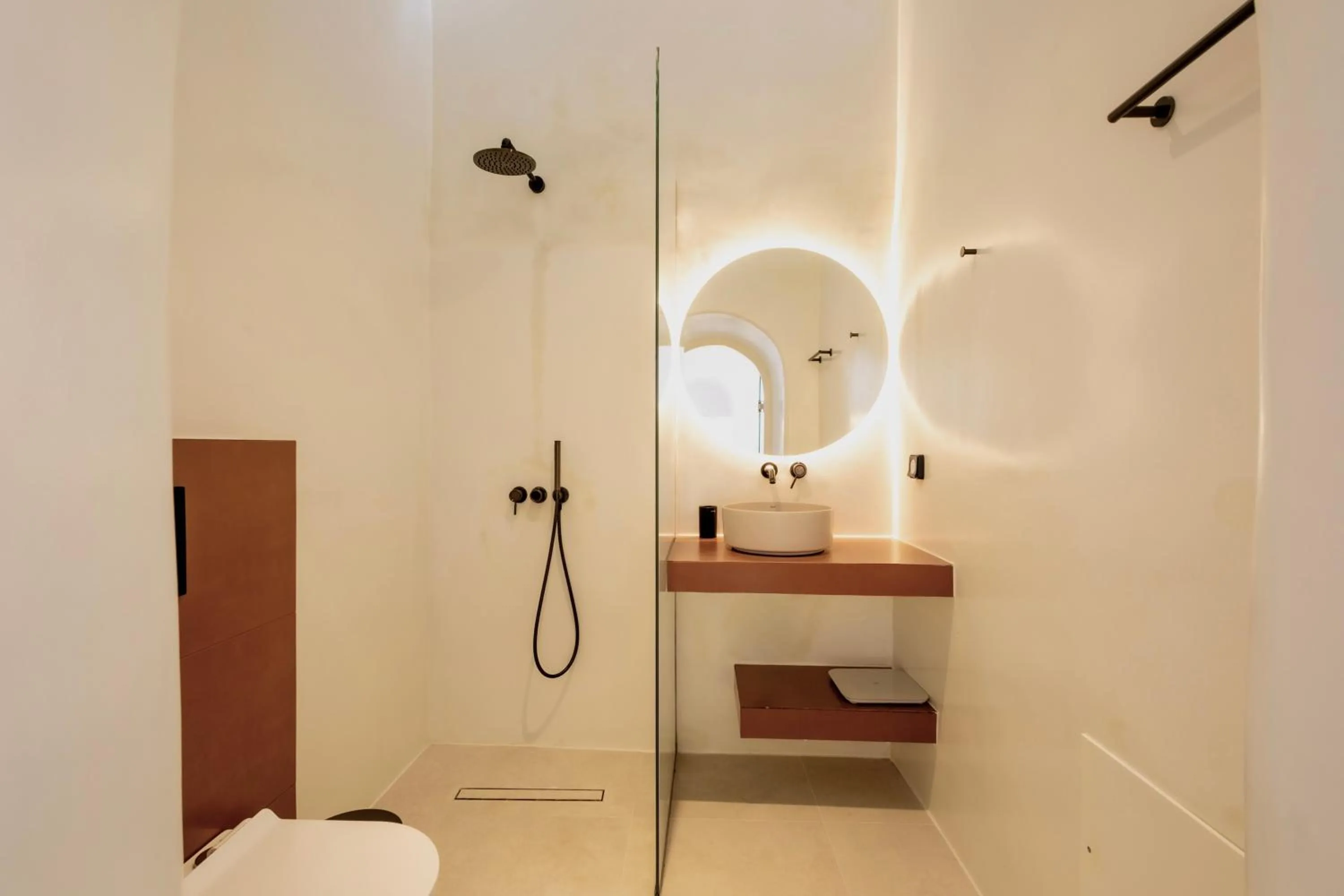 Luna Santorini Suites