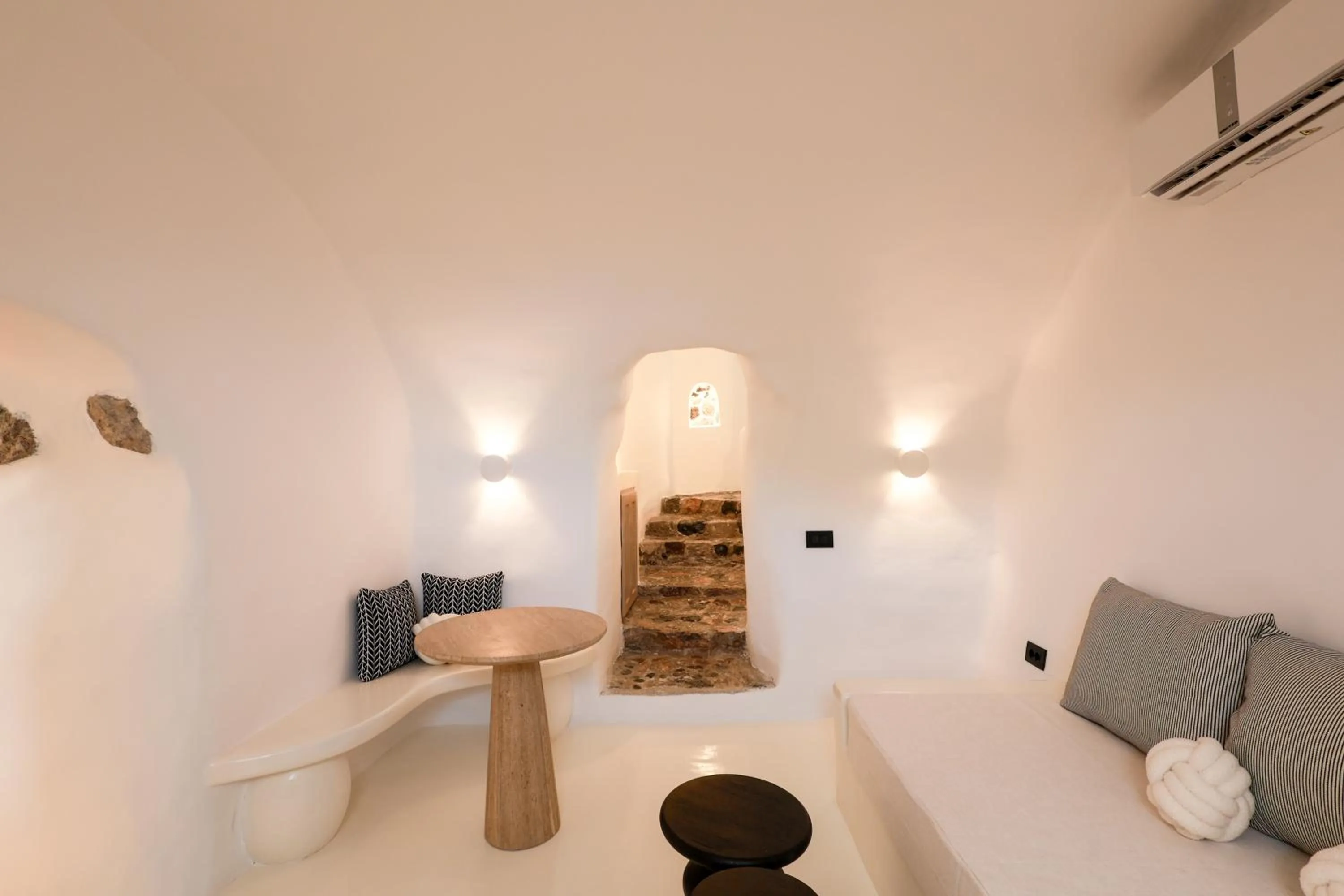 Luna Santorini Suites