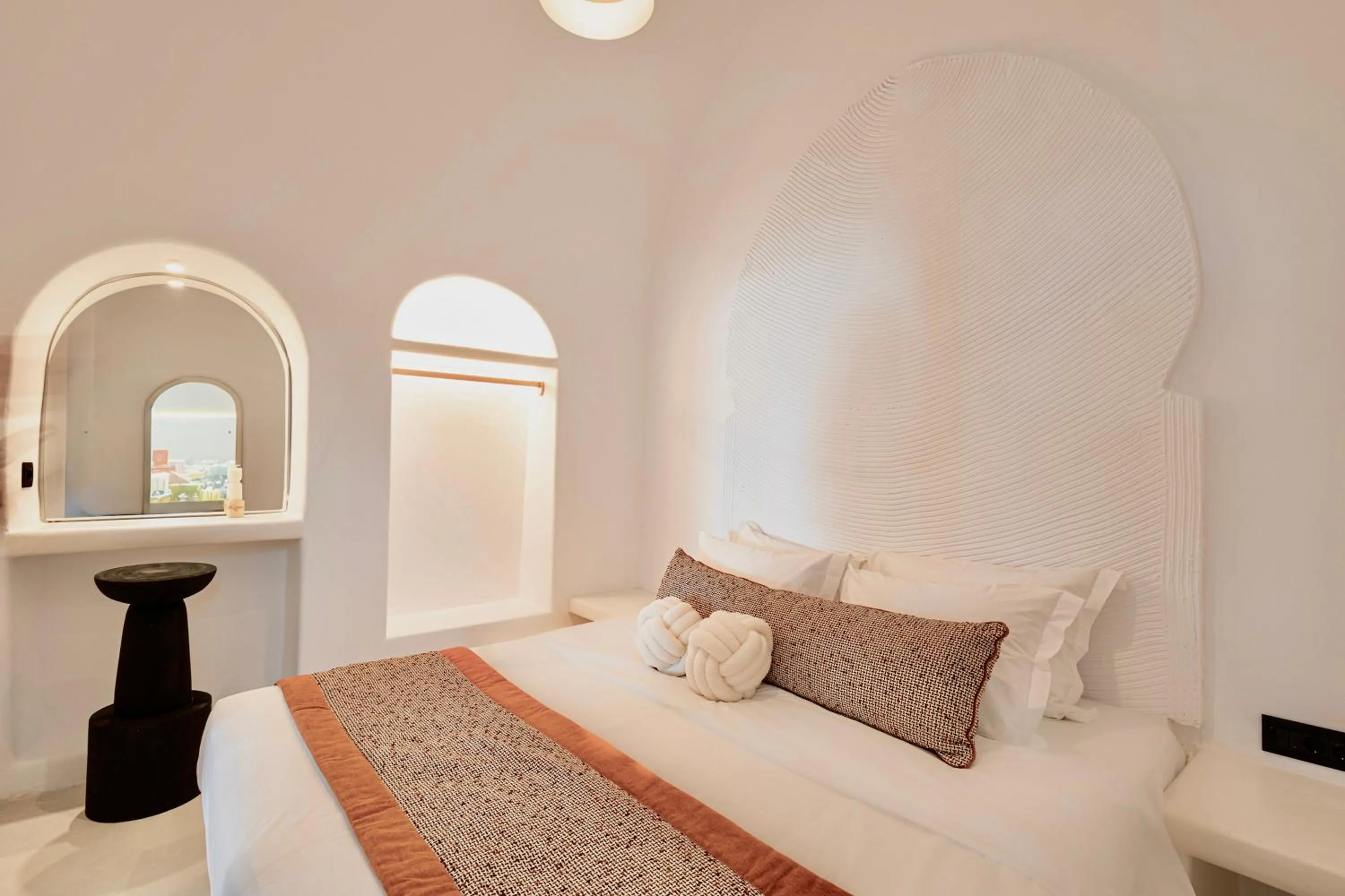 Luna Santorini Suites