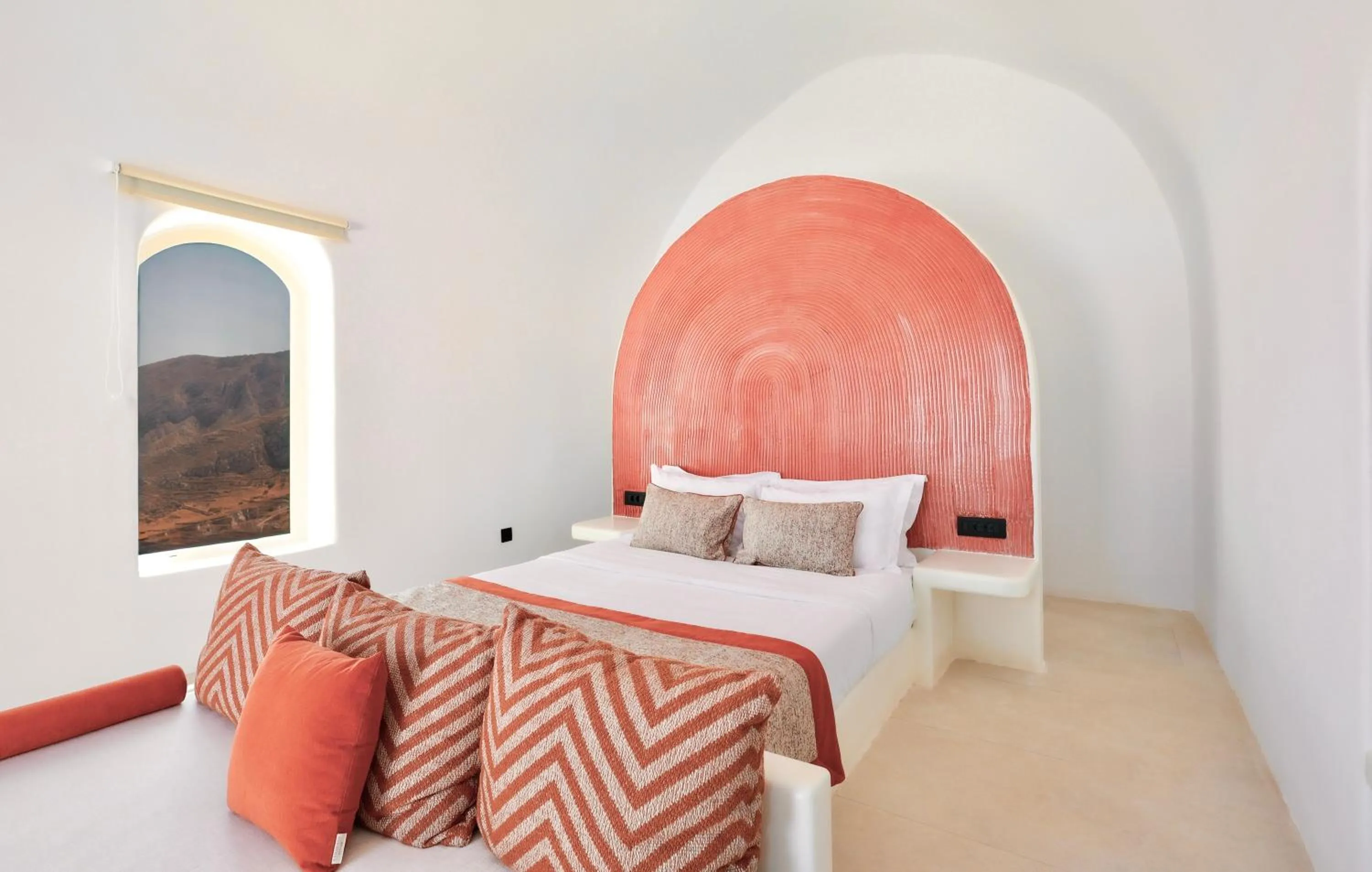 Luna Santorini Suites