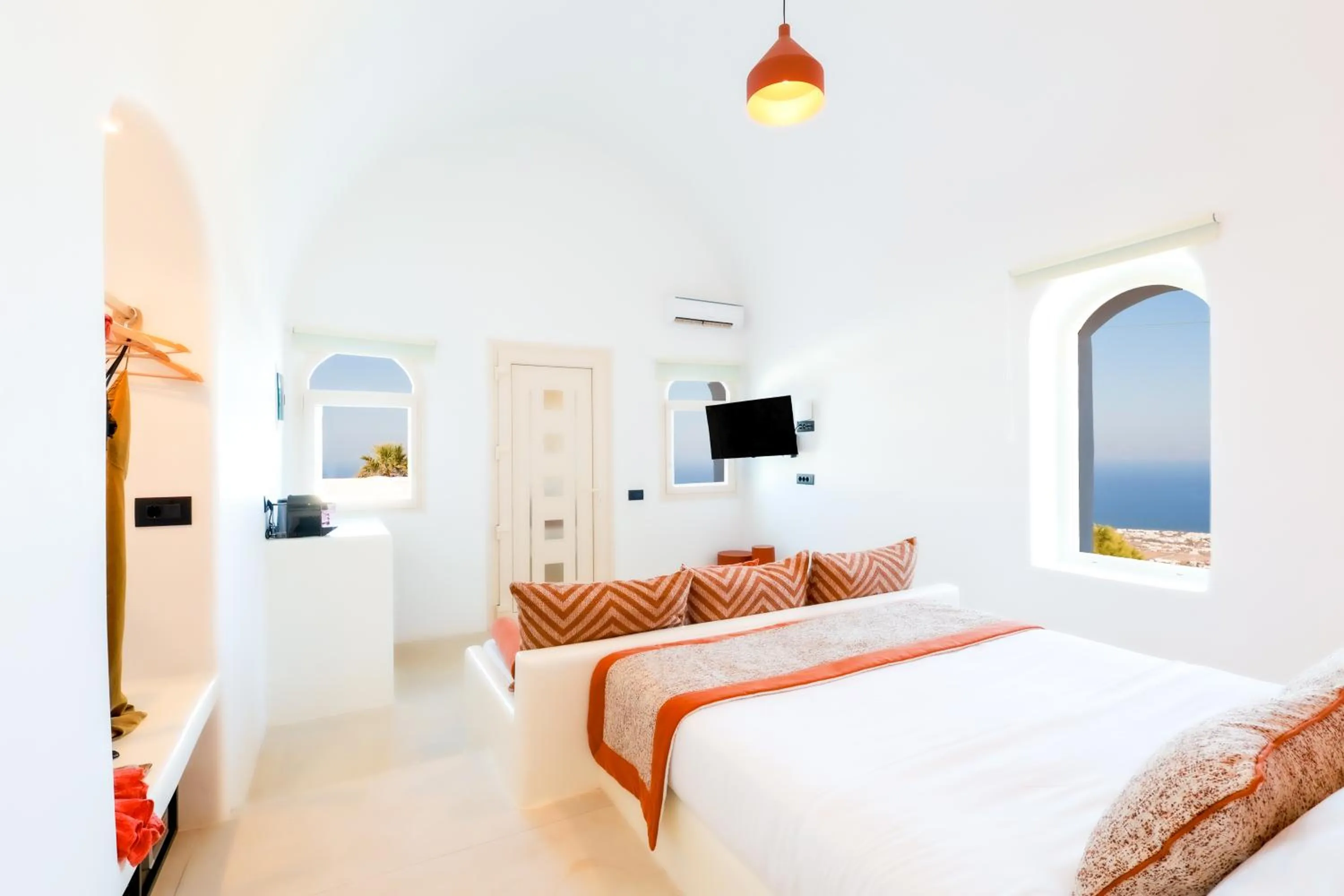 Luna Santorini Suites
