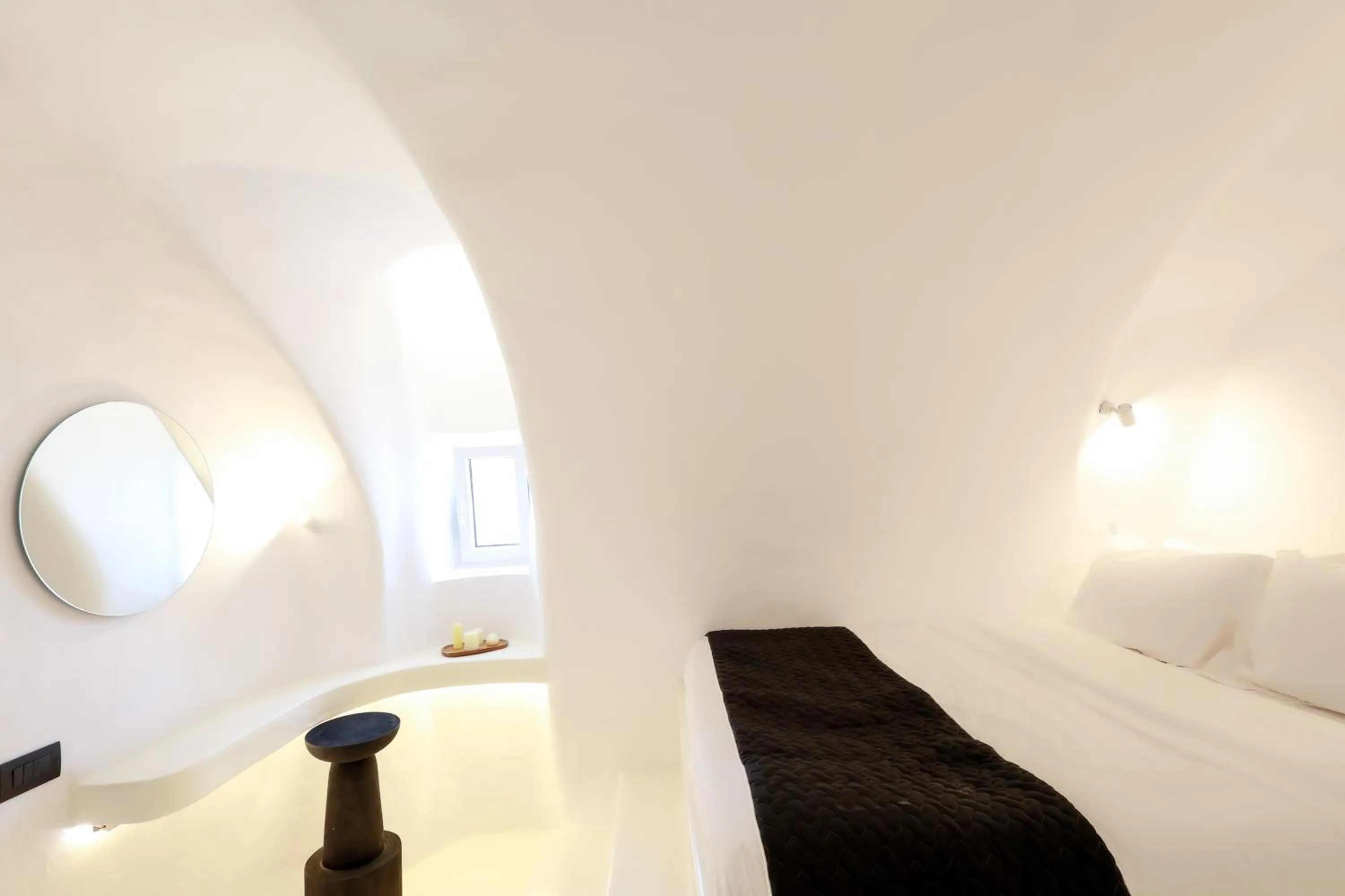 Luna Santorini Suites