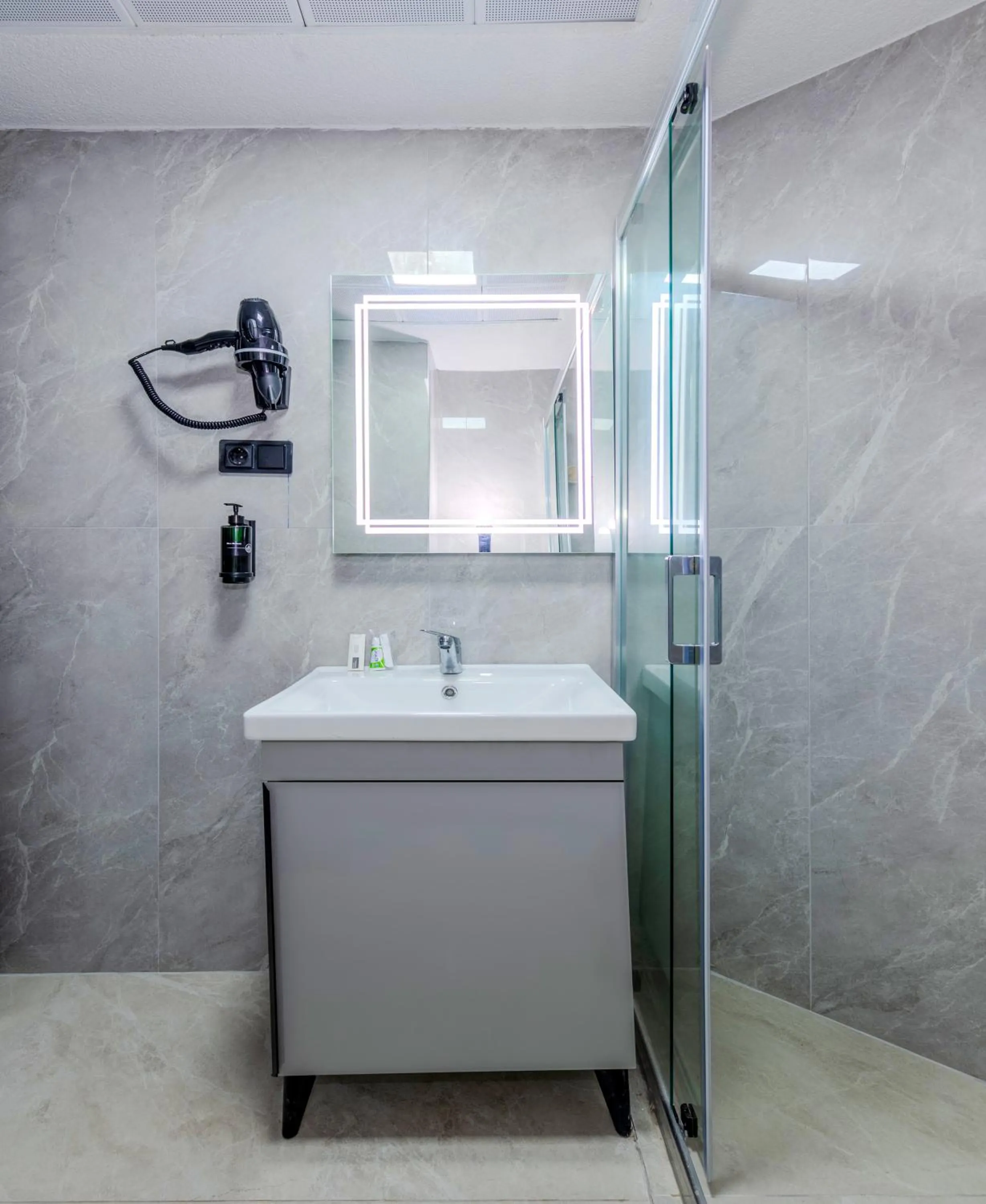 Shower in Dedem Hotel Premium - Çorlu