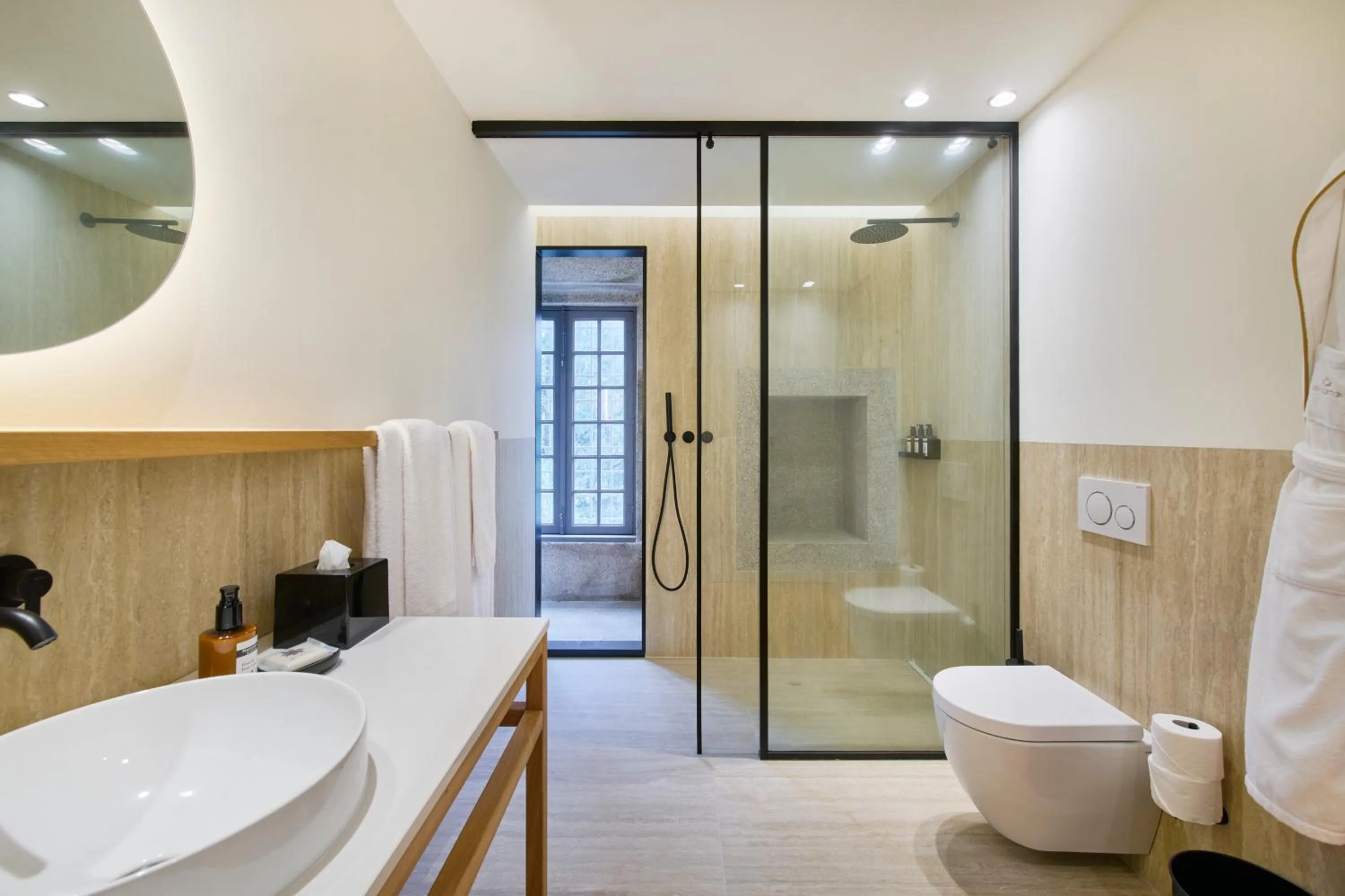 Shower in MS Collection Arouca - Mosteiro de Arouca