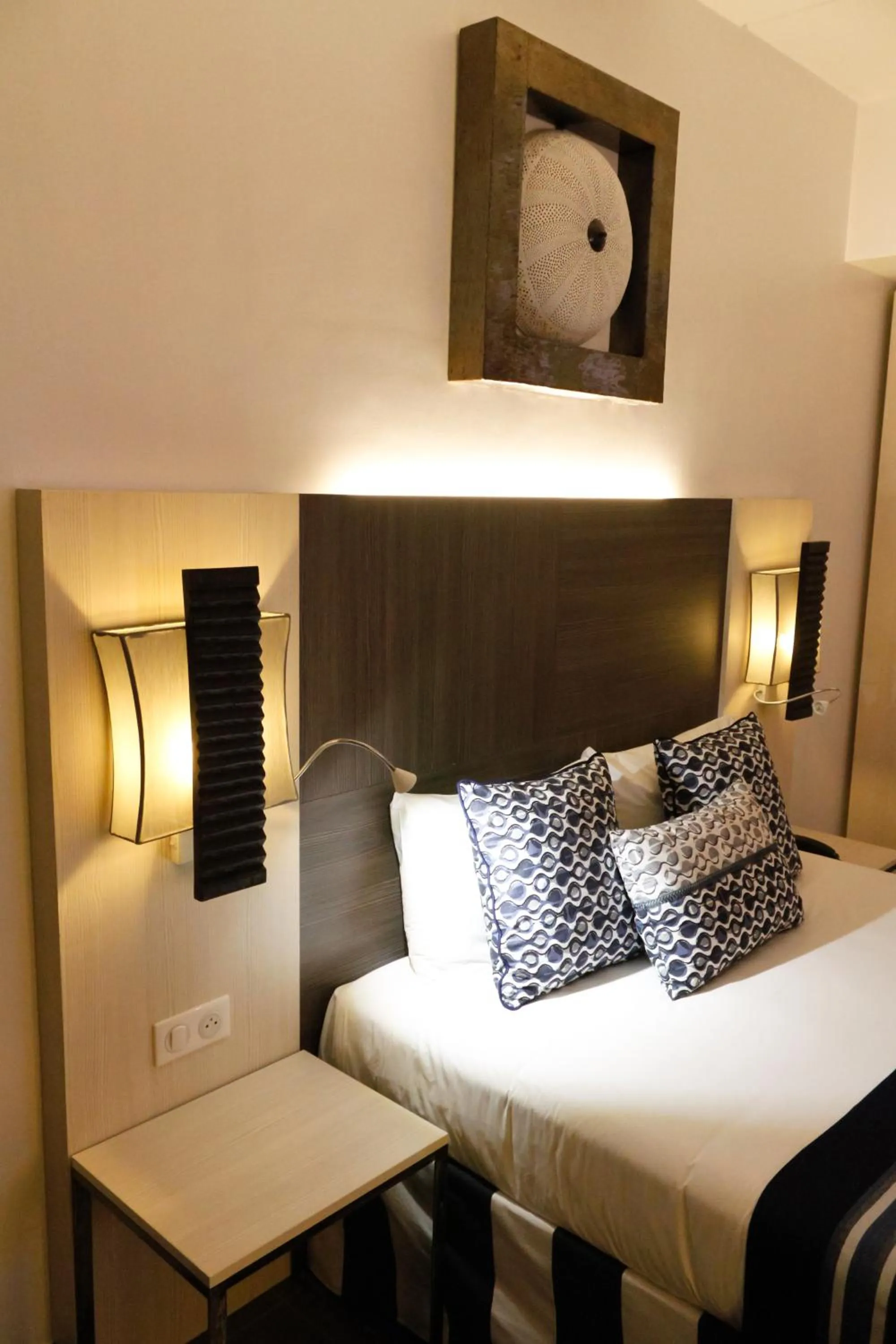 Bed in ONOMO Hotel Lomé