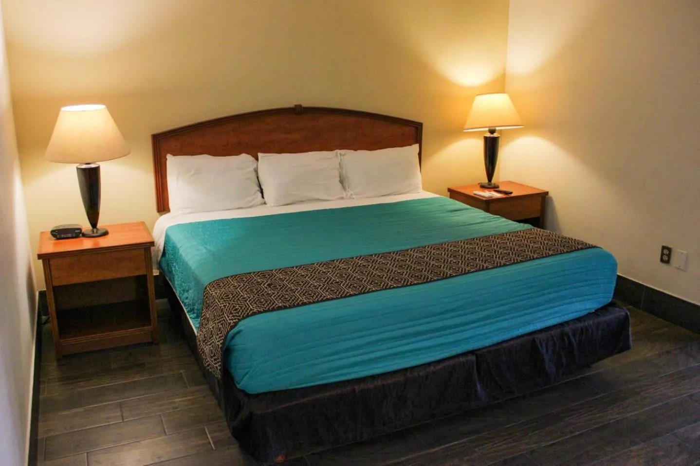 Bed in Hafersons Inn Hotel Suites