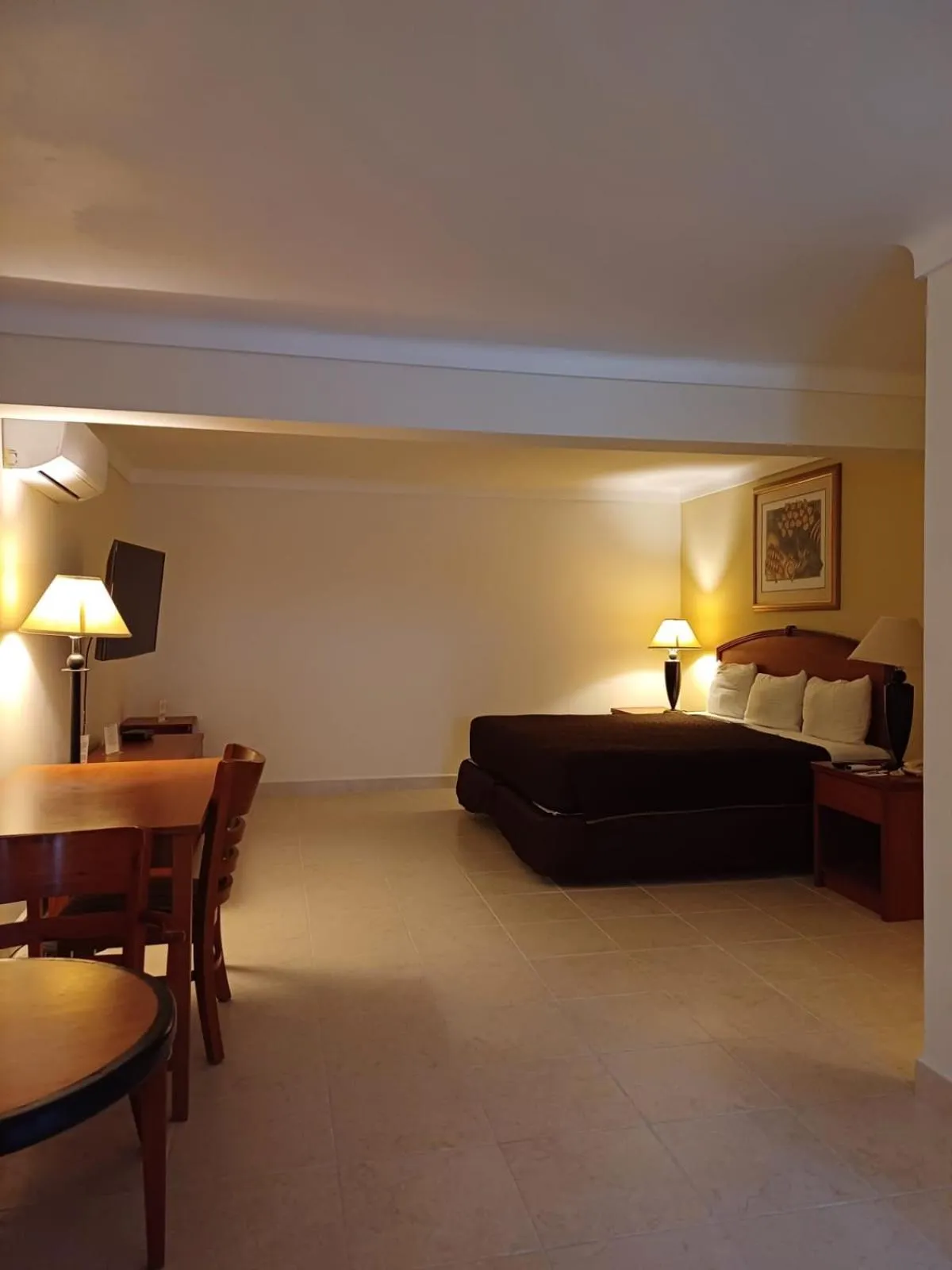 Bed in Hafersons Inn Hotel Suites