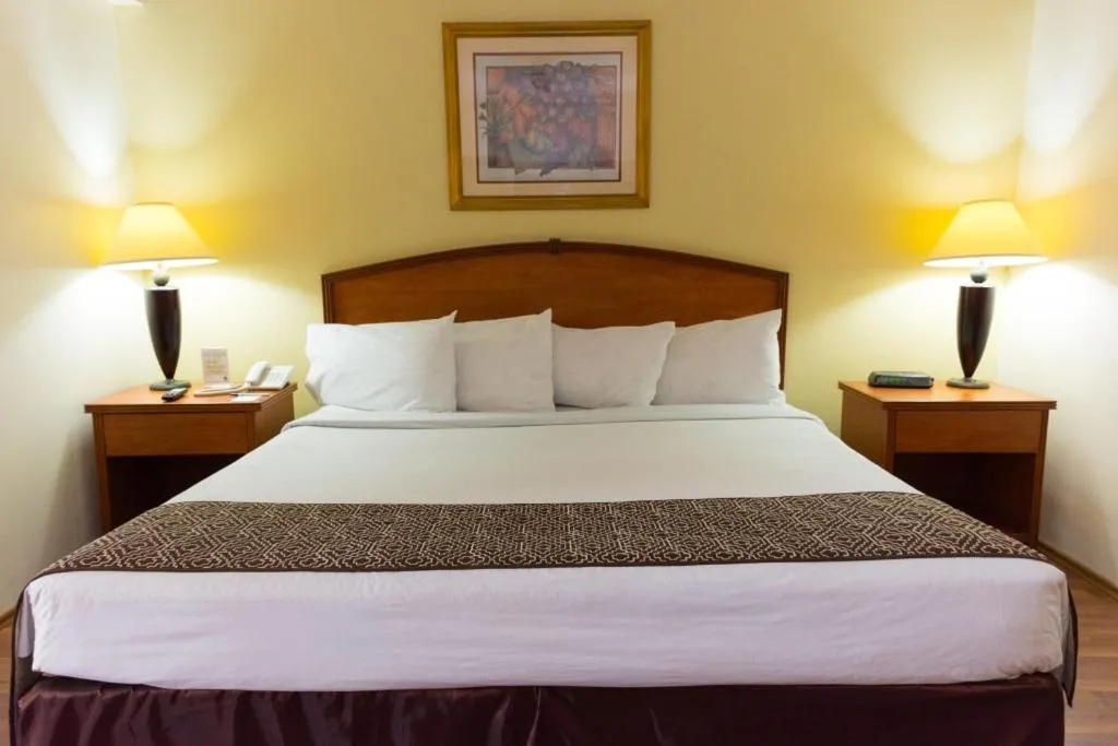 Bed in Hafersons Inn Hotel Suites