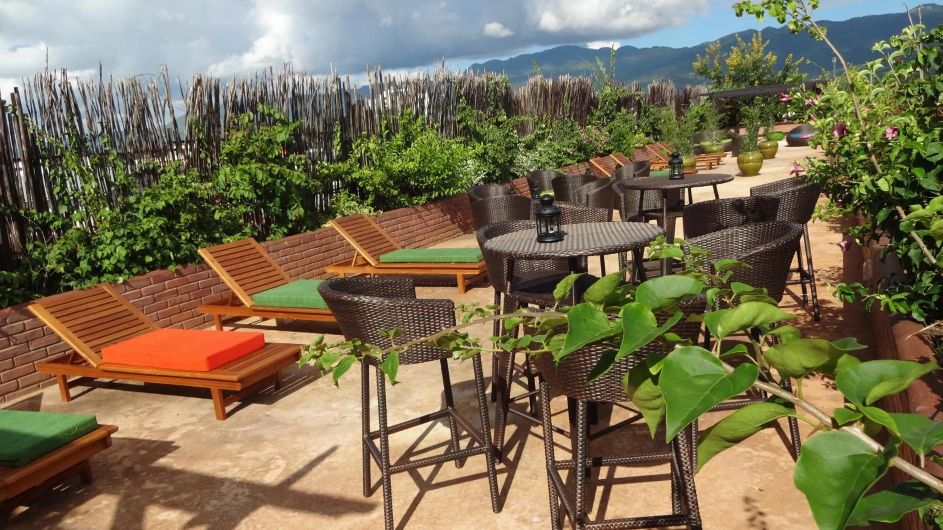 Restaurant/places to eat in Thanakha Inle Hotel