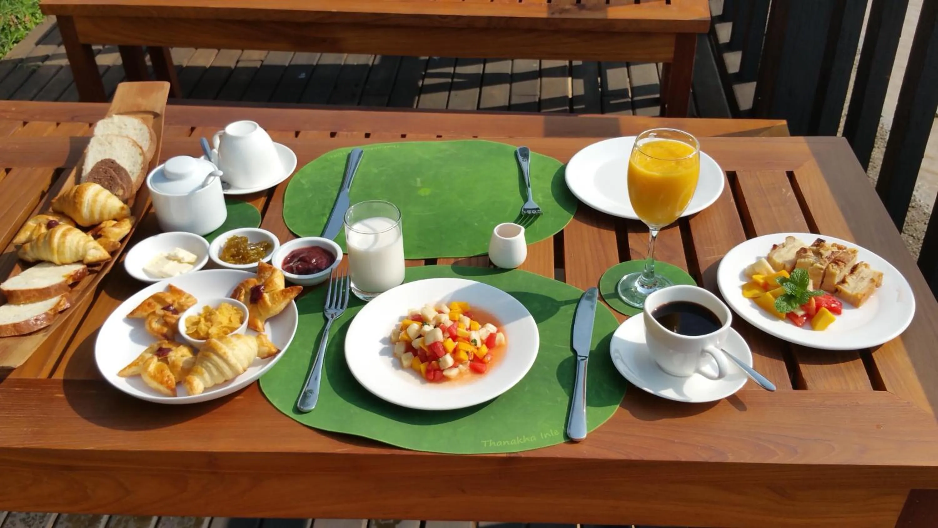 Food and drinks in Thanakha Inle Hotel