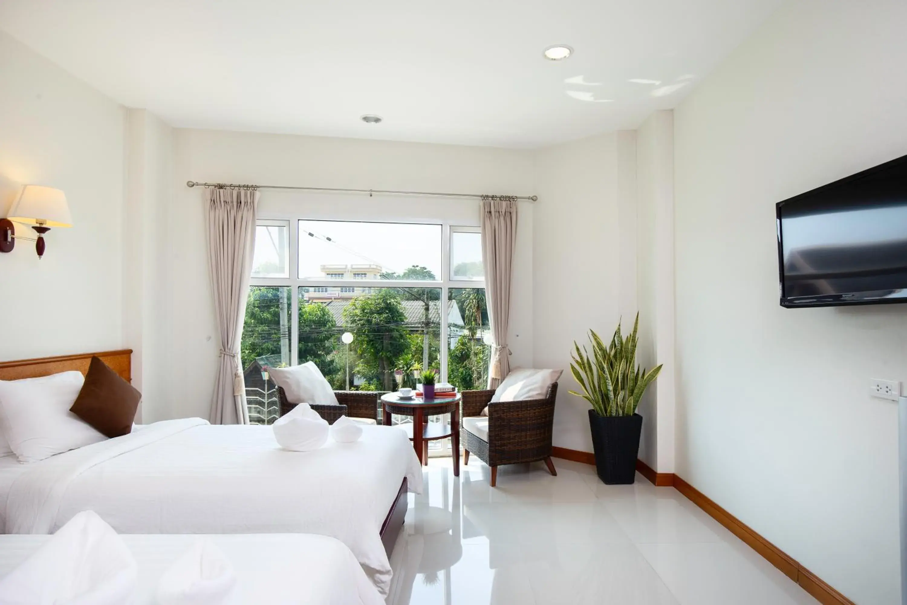 Superior Twin Room in Kanchanaburi City Hotel Superior Twin Room in Kanchanaburi City Hotel