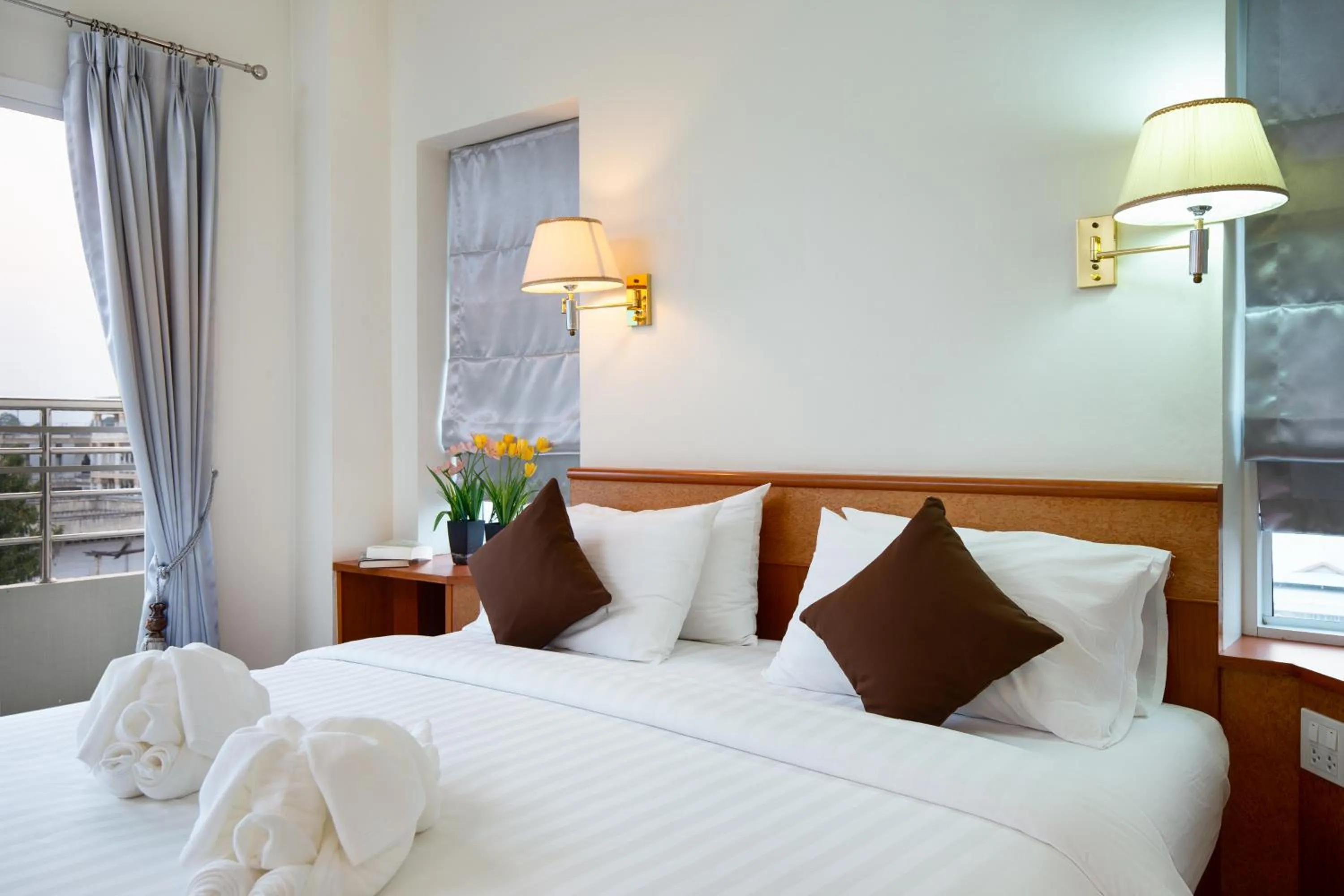 Bed in Kanchanaburi City Hotel