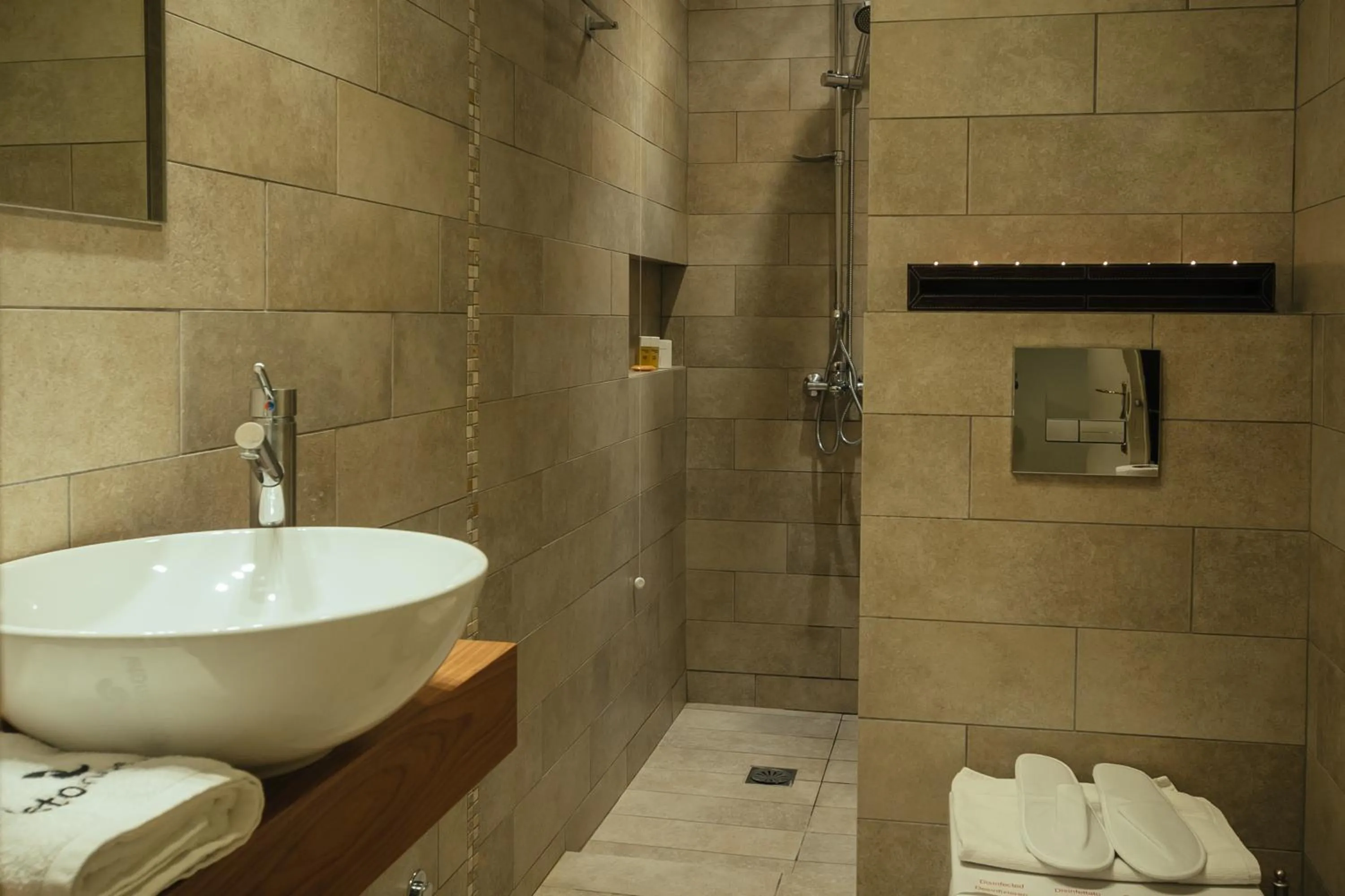 Bathroom in Leto Nuevo Hotel