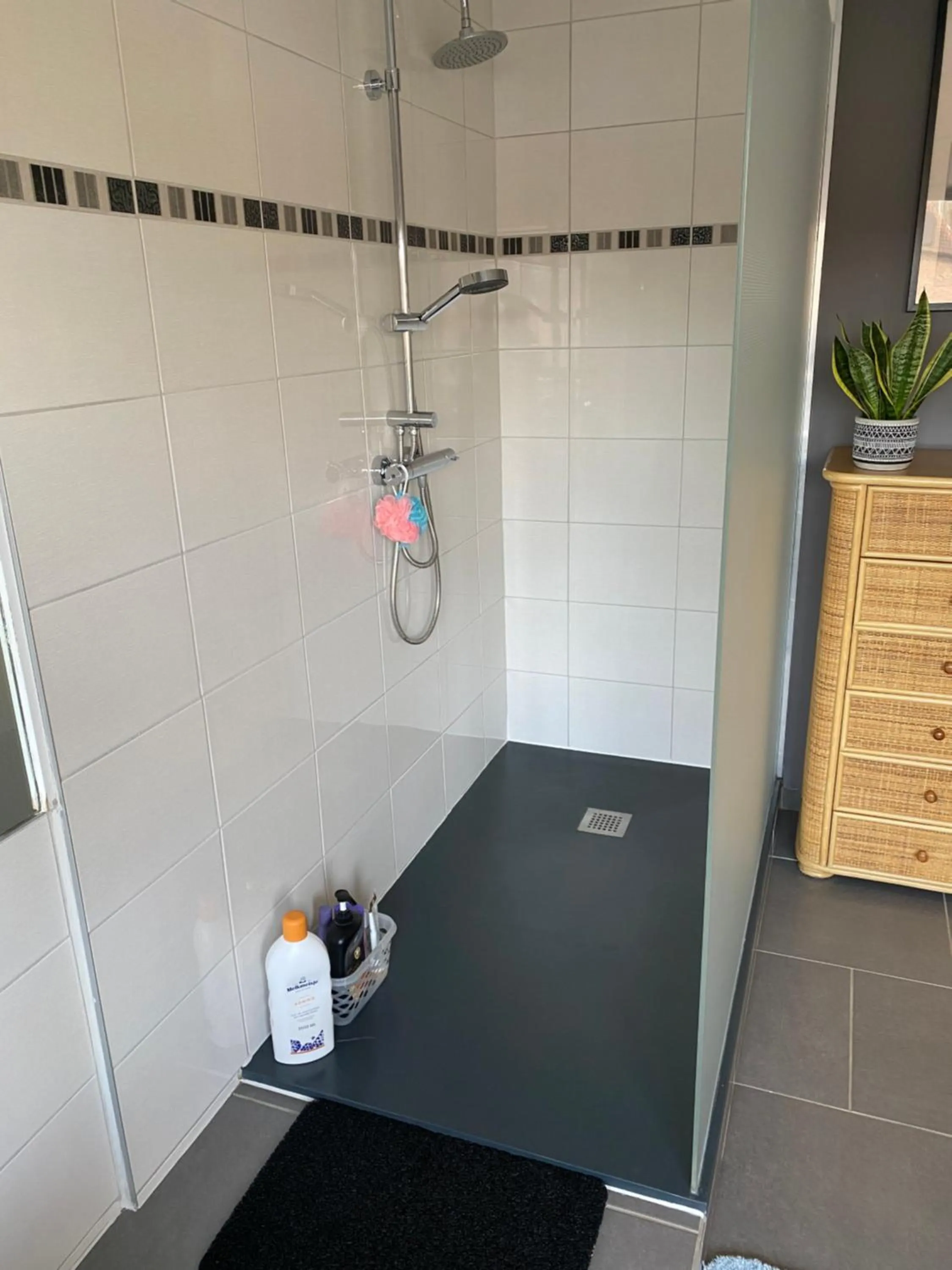 Shower in Homestay Mimi's Rental