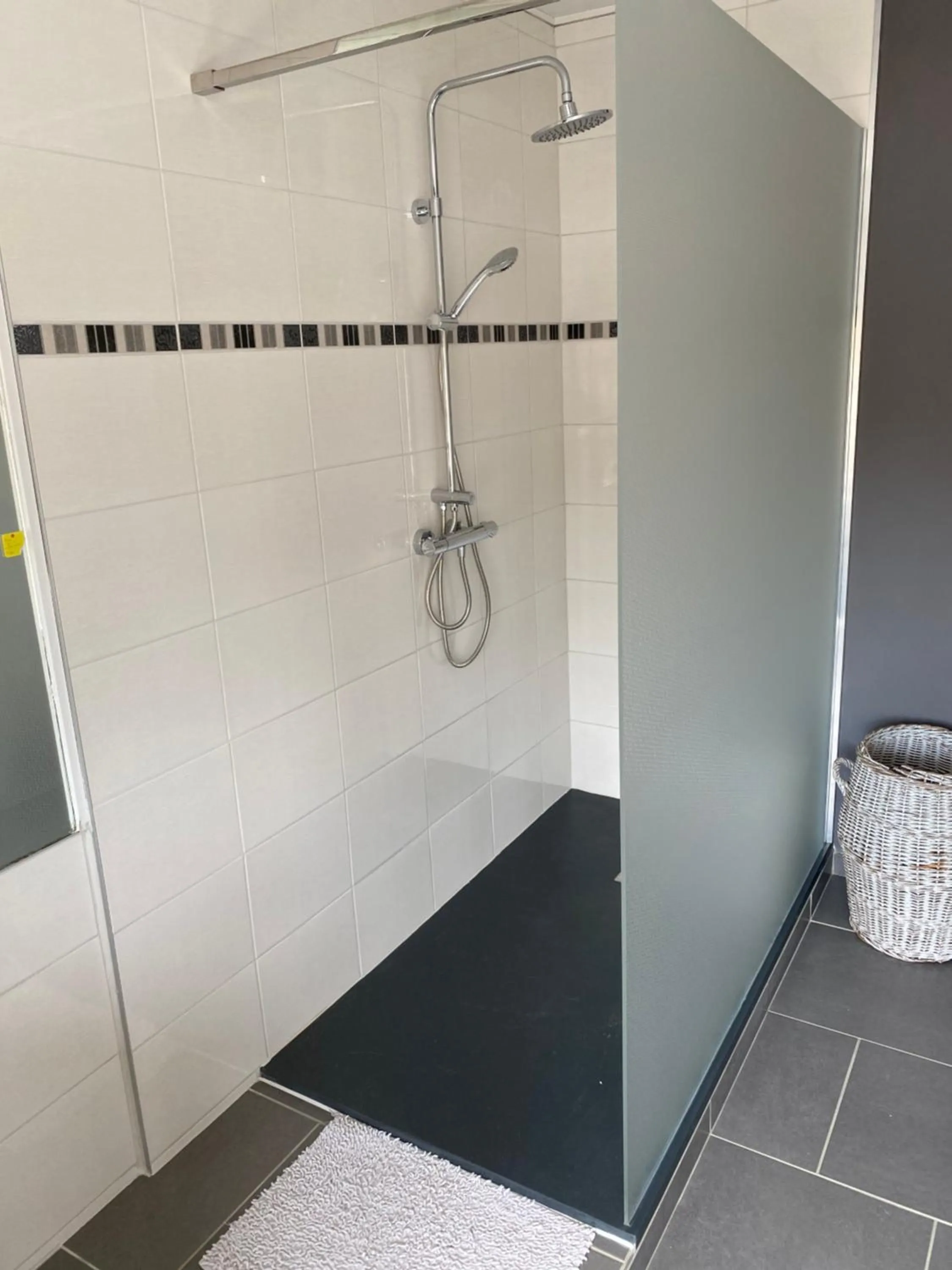 Shower in Homestay Mimi's Rental