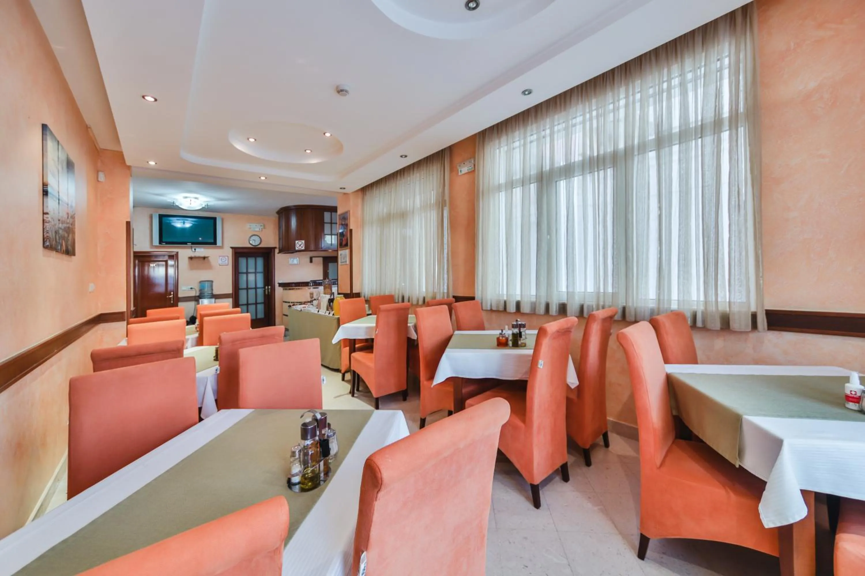 Restaurant/places to eat in Garni Hotel Koral