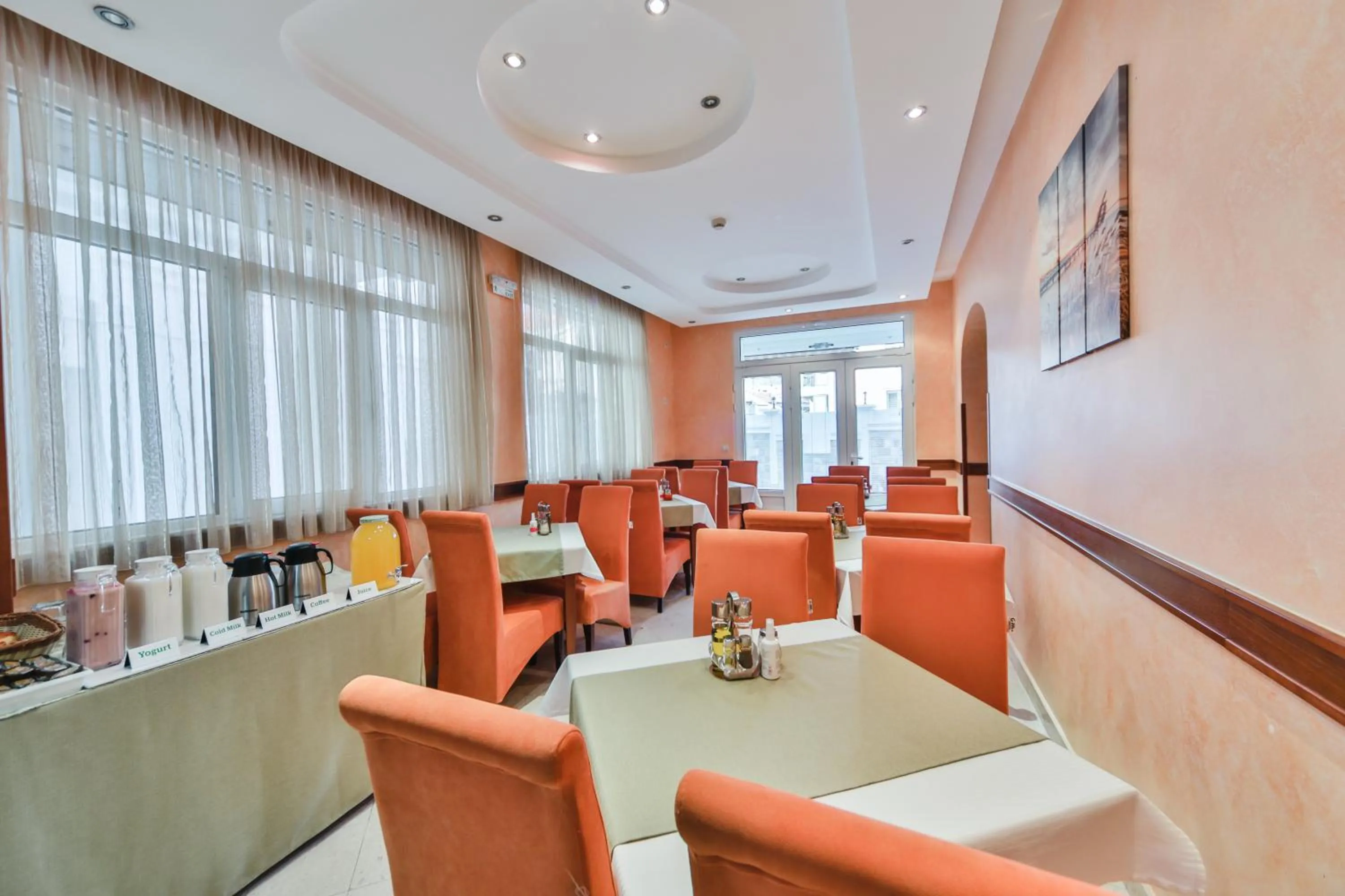 Restaurant/places to eat in Garni Hotel Koral