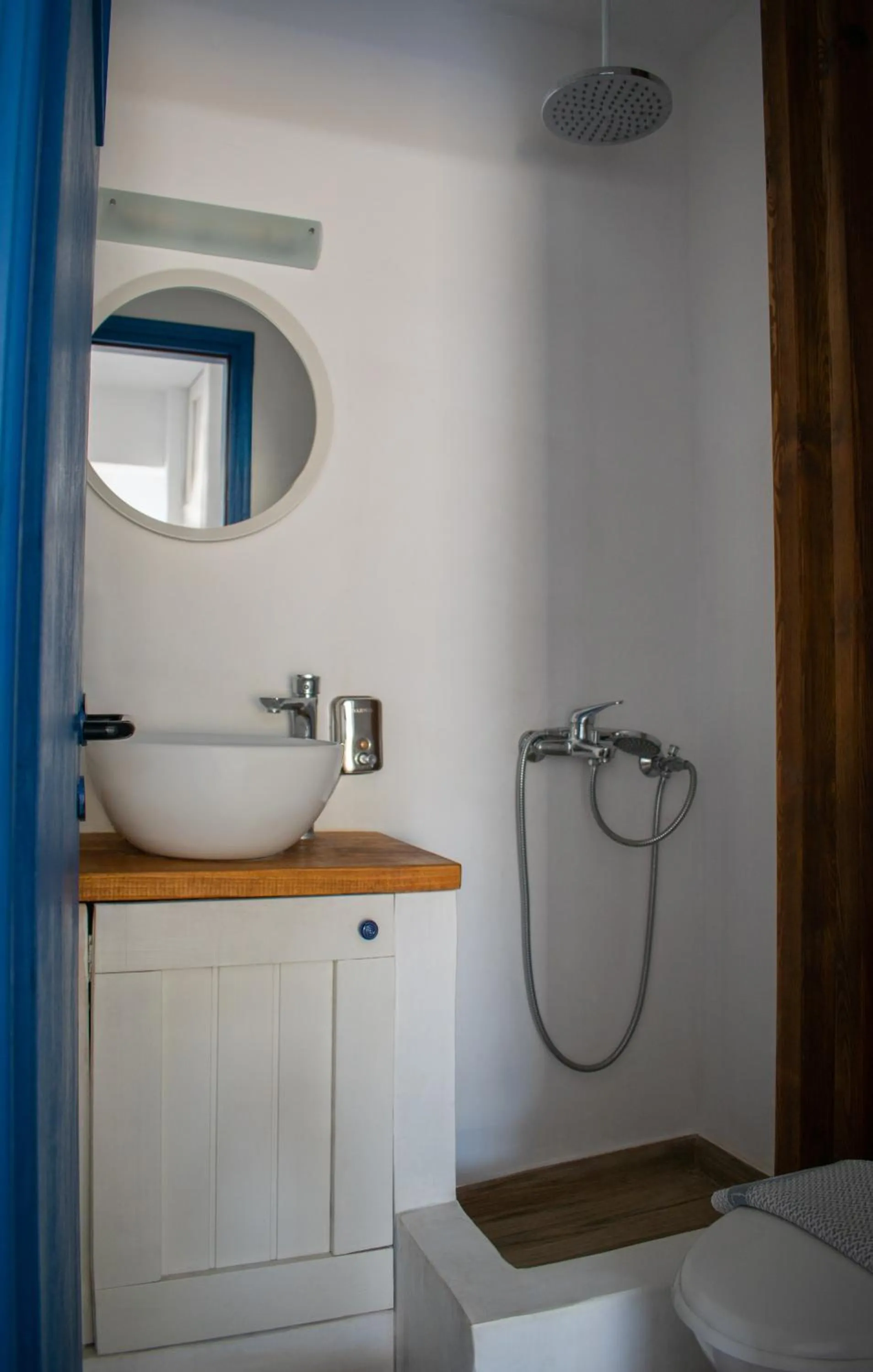 Bathroom in Aeraki Studios