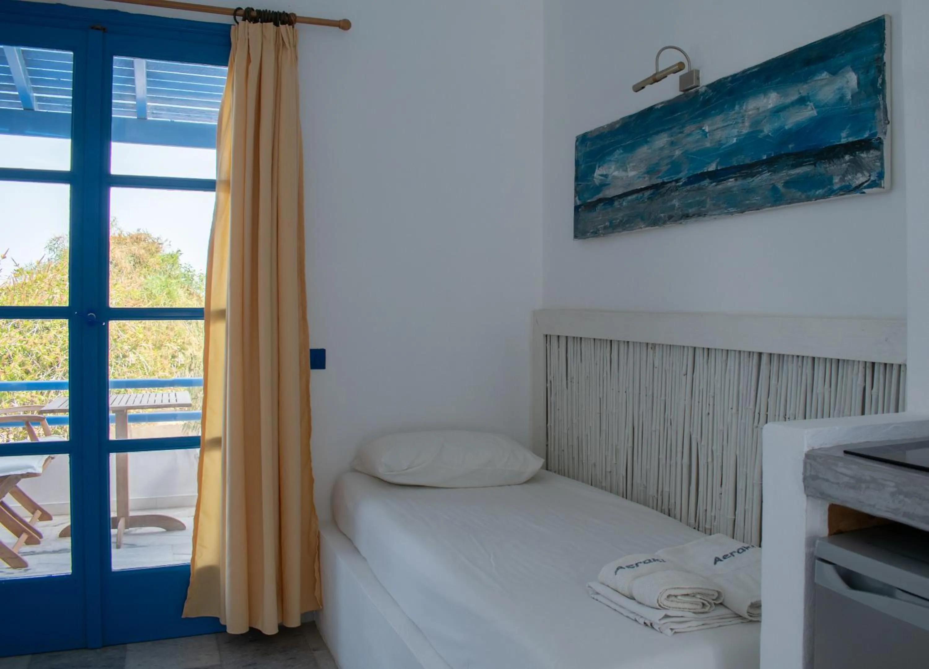 Photo of the whole room in Aeraki Studios