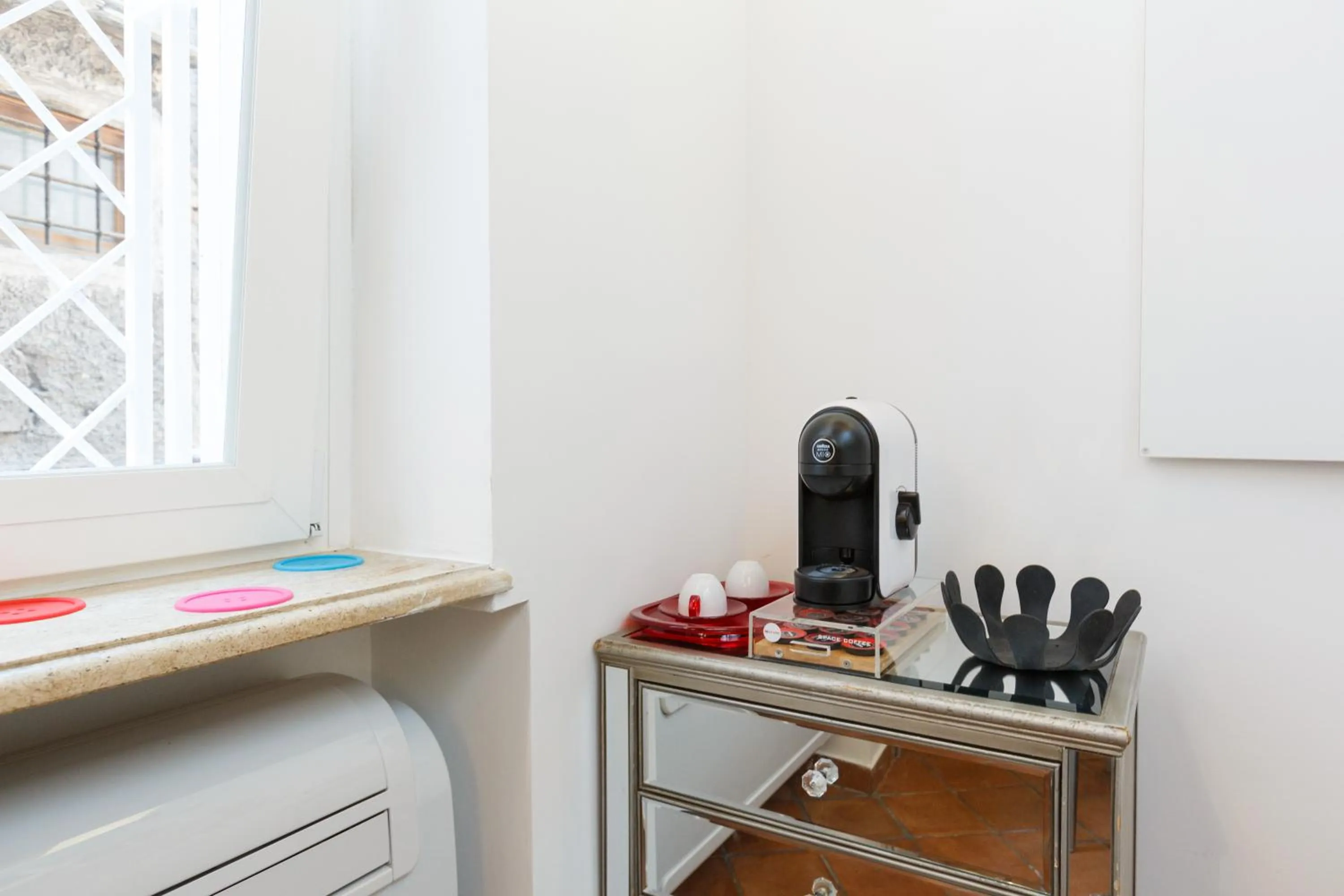 Coffee/tea facilities in NAVONA, Old Rome Lodge