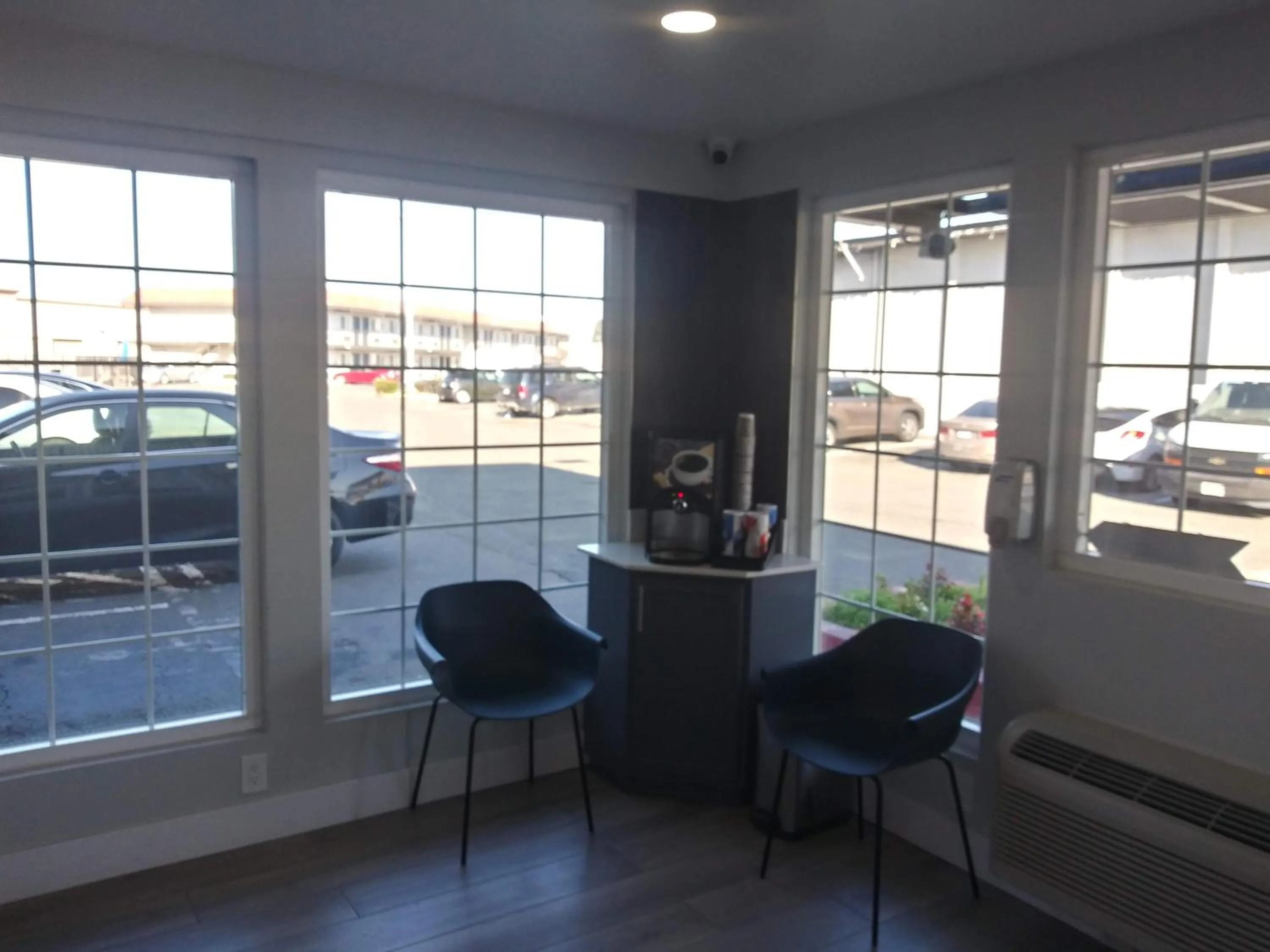 Living room in Studio 6 West Sacramento CA