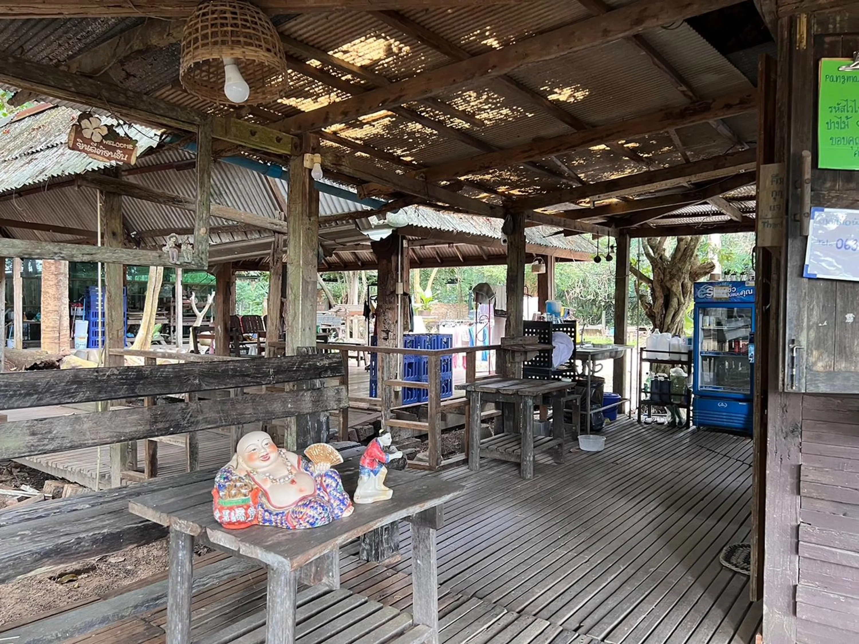 Restaurant/places to eat in Pang Mai Resort