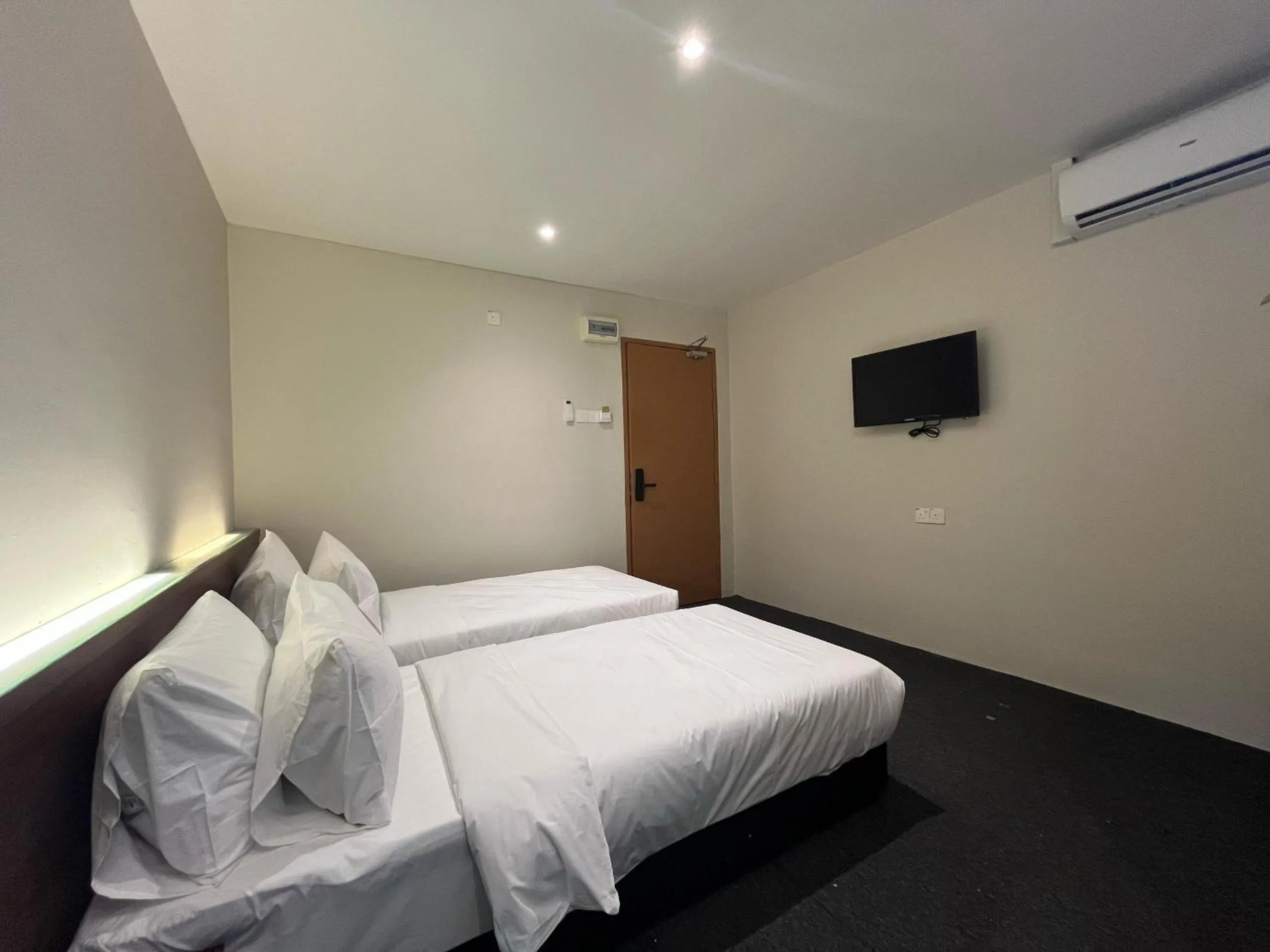 Bed in Swing and Pillows - Malacca Mahkota Parade