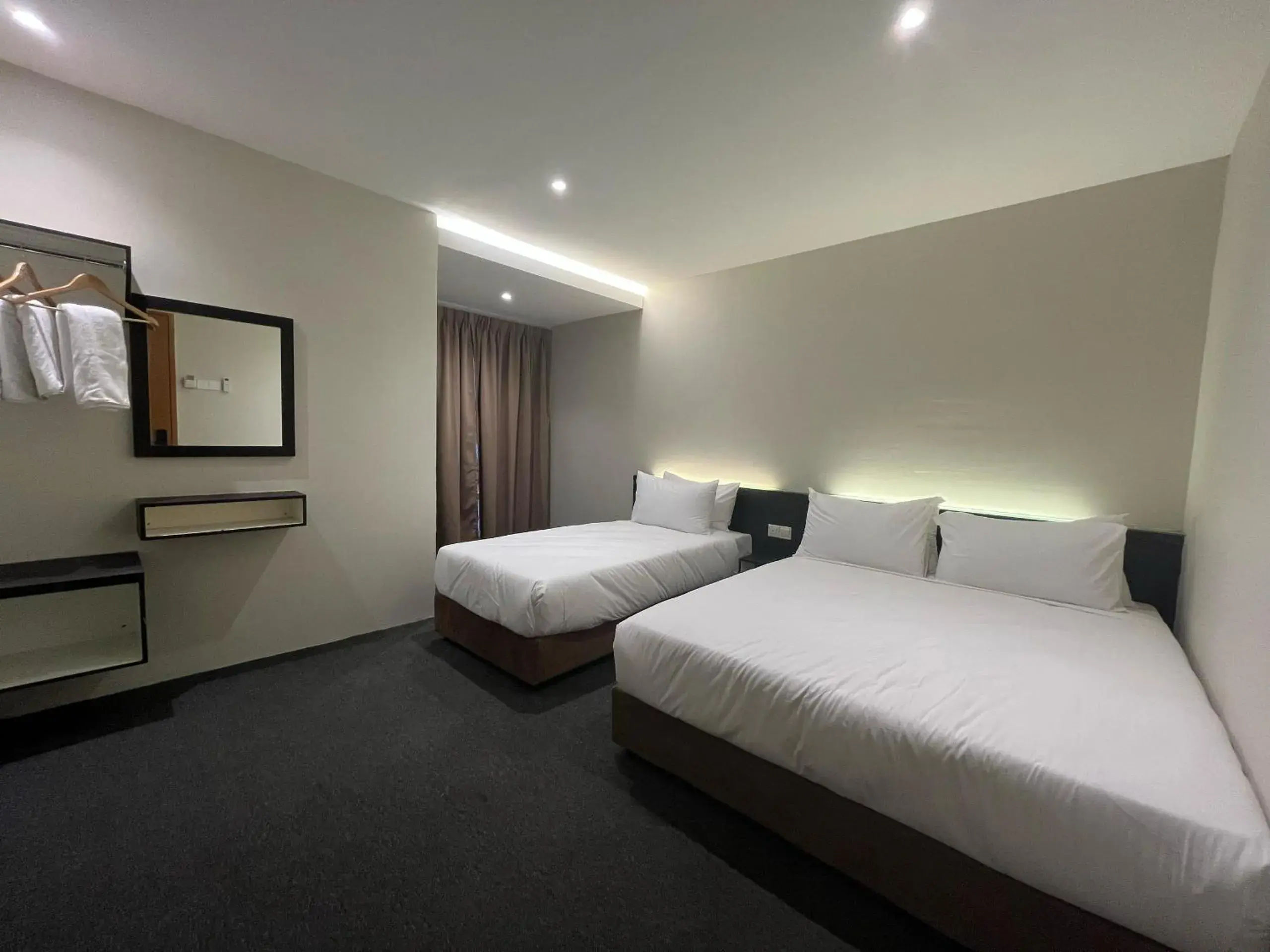 Deluxe Triple Room in Swing and Pillows - Malacca Mahkota Parade Deluxe Triple Room in Swing and Pillows - Malacca Mahkota Parade